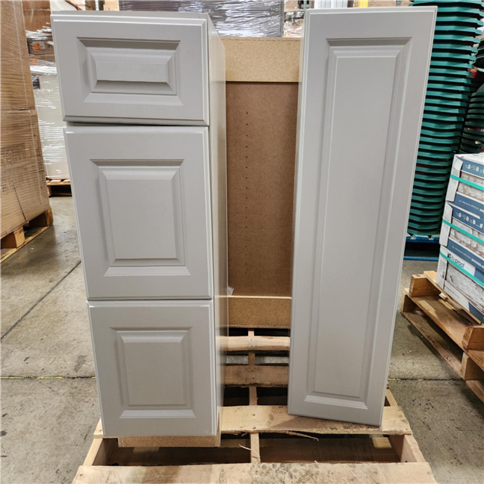 Phoenix Location Hampton Bay Designer Series Elgin Assembled Kitchen Cabinet in White Pallet (3 Cabinets)