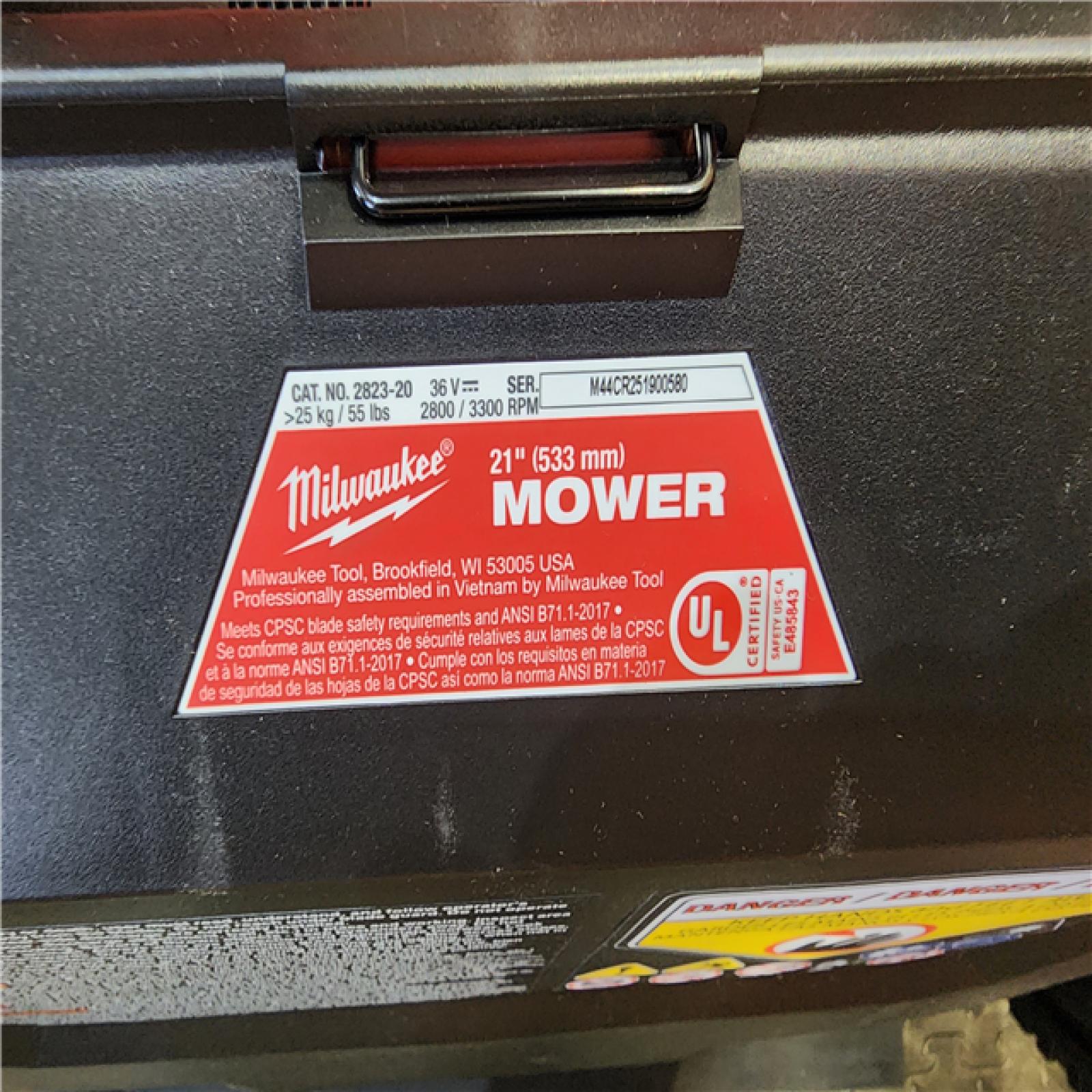 HOUSTON LOCATION - AS-IS Milwaukee M18 FUEL Brushless Cordless 21 in. Walk Behind Dual Battery Self-Propelled Mower Kit W/ CHARGER