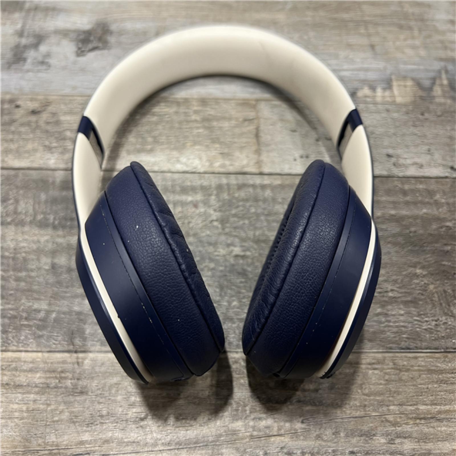 AS-IS Beats Solo3 Wireless On-Ear Headphones - Beats Club Collection