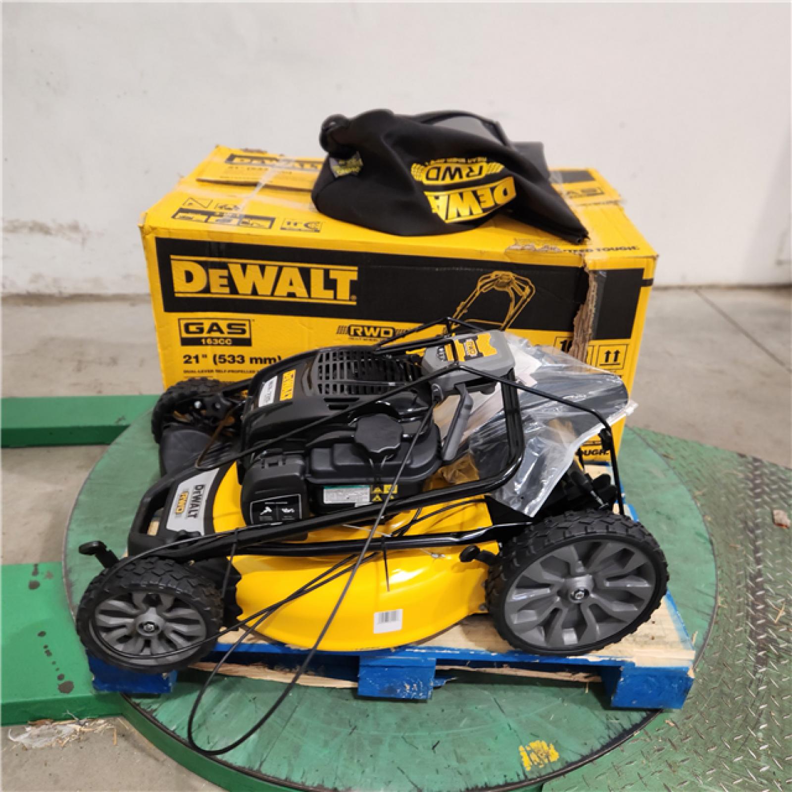 Dallas Location - As-Is DEWALT 21 in. 163cc Gas Self Propelled Lawn Mower(Lot Of 2)