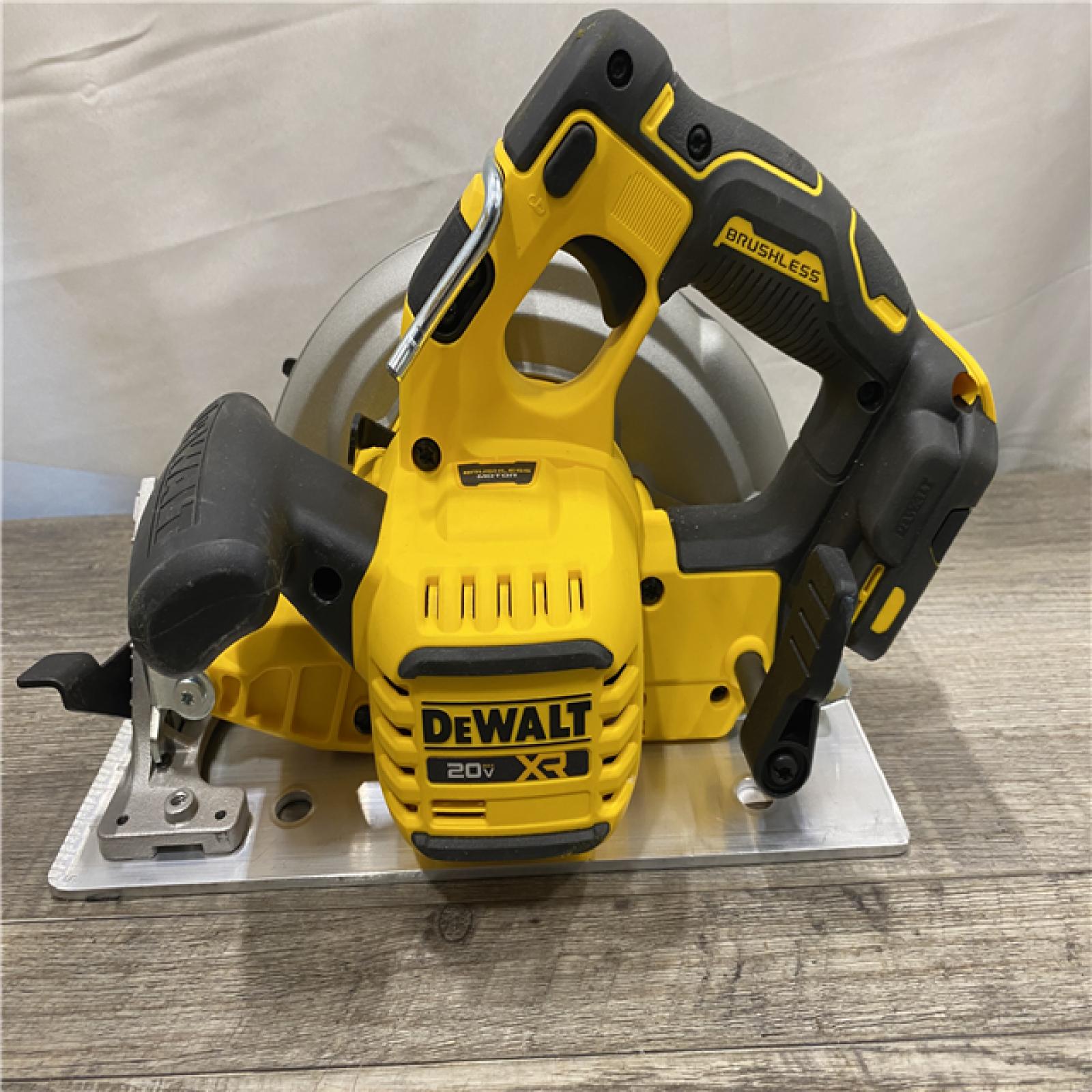 AS-IS DEWALT 20-Volt MAX 7-1/4 in. Cordless Circular Saw (Tool Only)