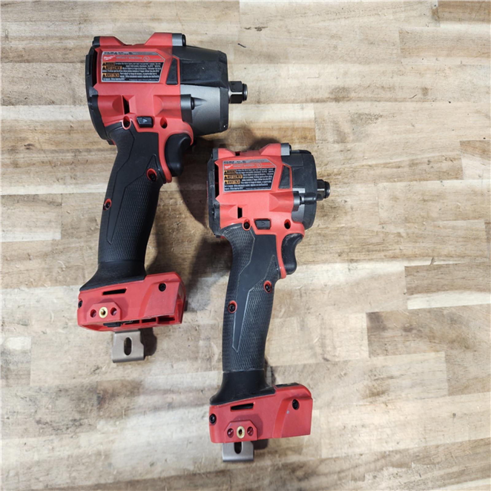 HOUSTON LOCATION - AS-IS MILWAUKEE 2 TOOL COMBO KIT W/ (2) BATTERY & CHARGER