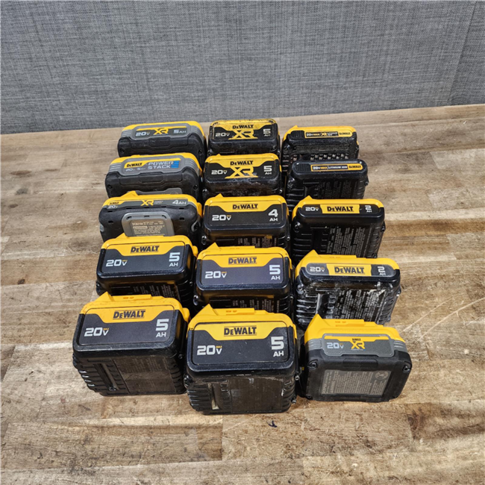 HOUSTON LOCATION - AS-IS DEWALT BATTERY PACK QTY - 15
