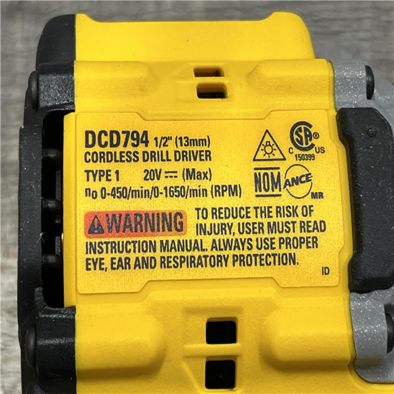 AS-IS DEWALT ATOMIC 20-Volt MAX Lithium-Ion Cordless Combo Kit