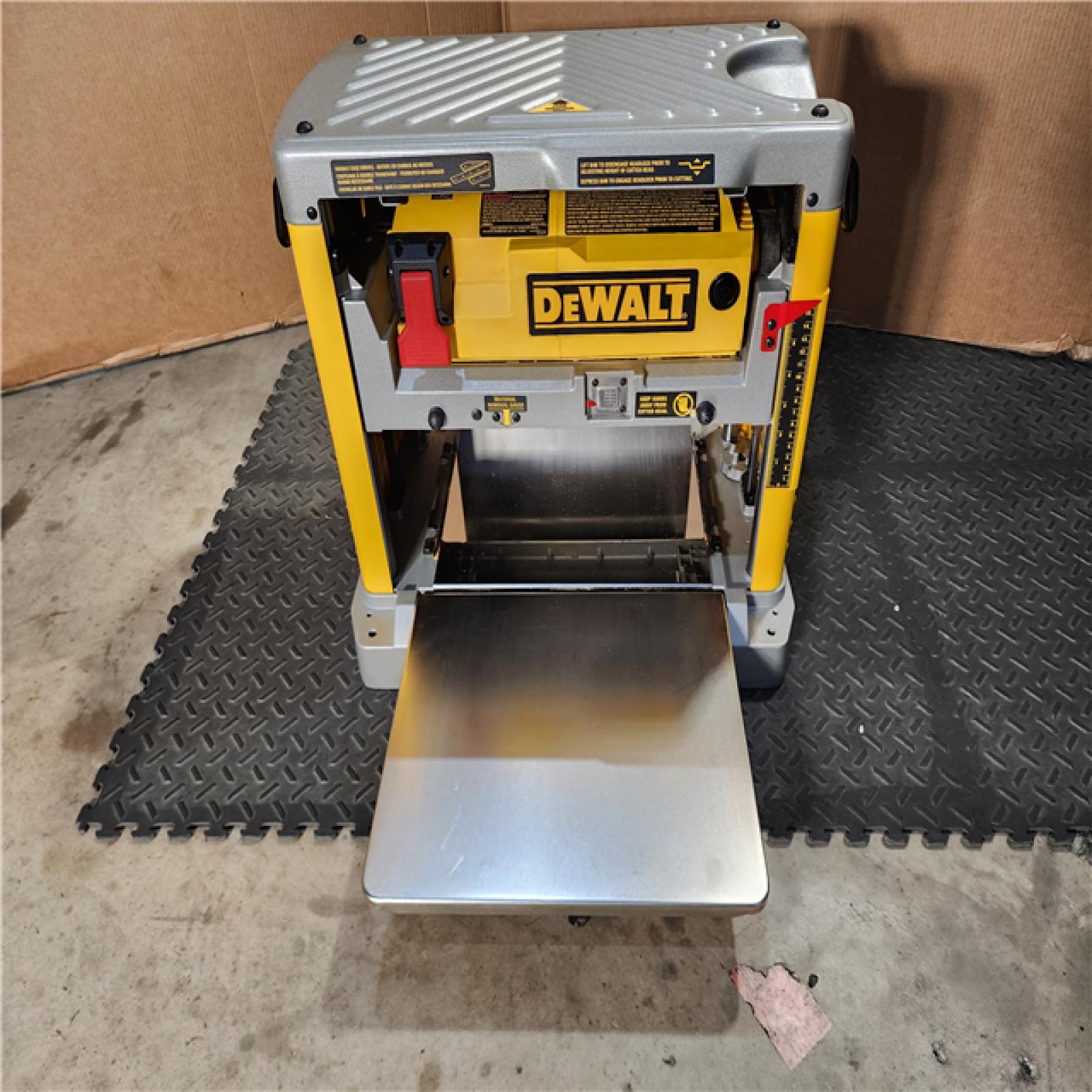 HOUSTON LOCATION - AS-IS DEWALT 15 Amp Corded 12.5 in. Bench Planer