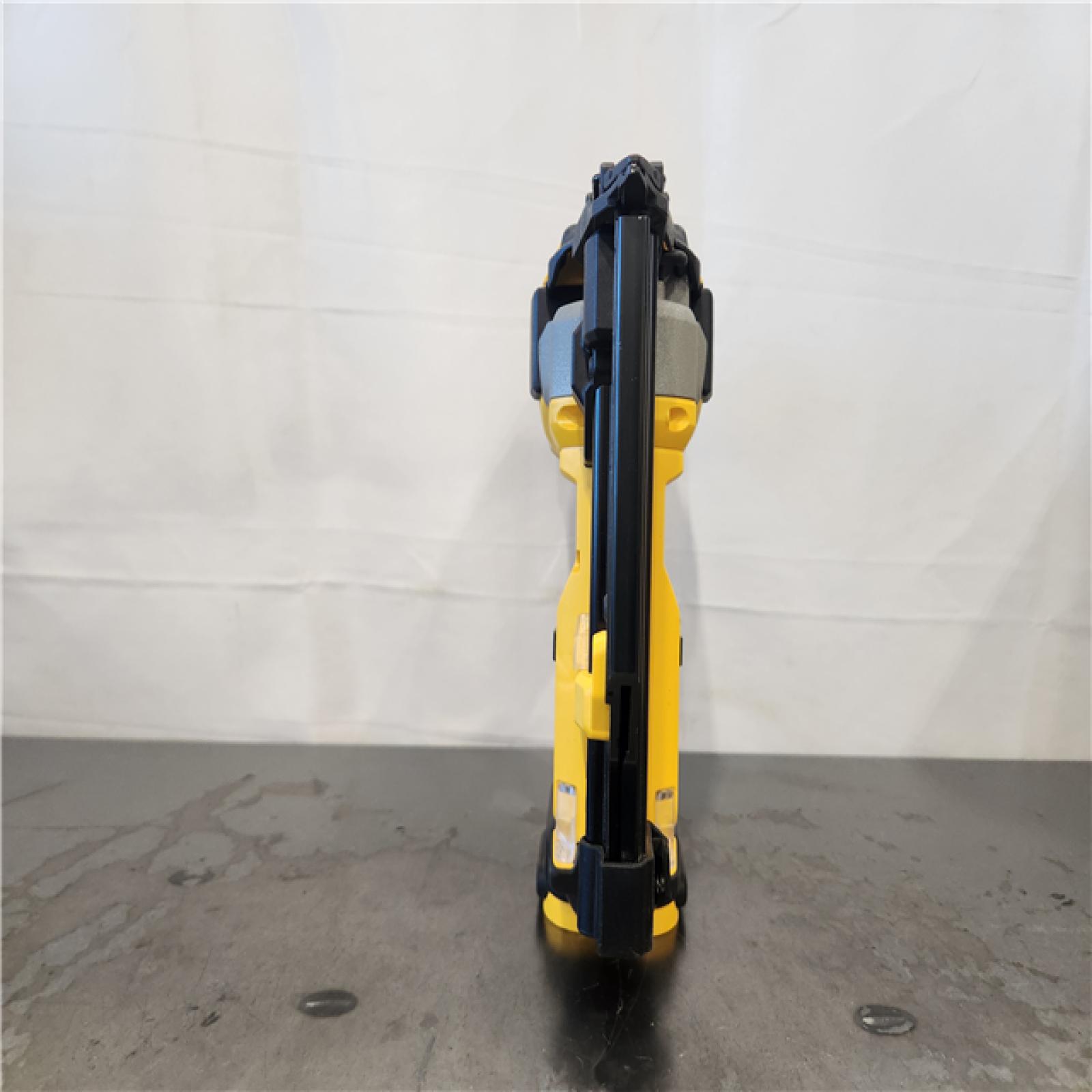 AS-IS- DEWALT ATOMIC 20V MAX Lithium Ion Cordless 23 Gauge Pin Nailer Kit