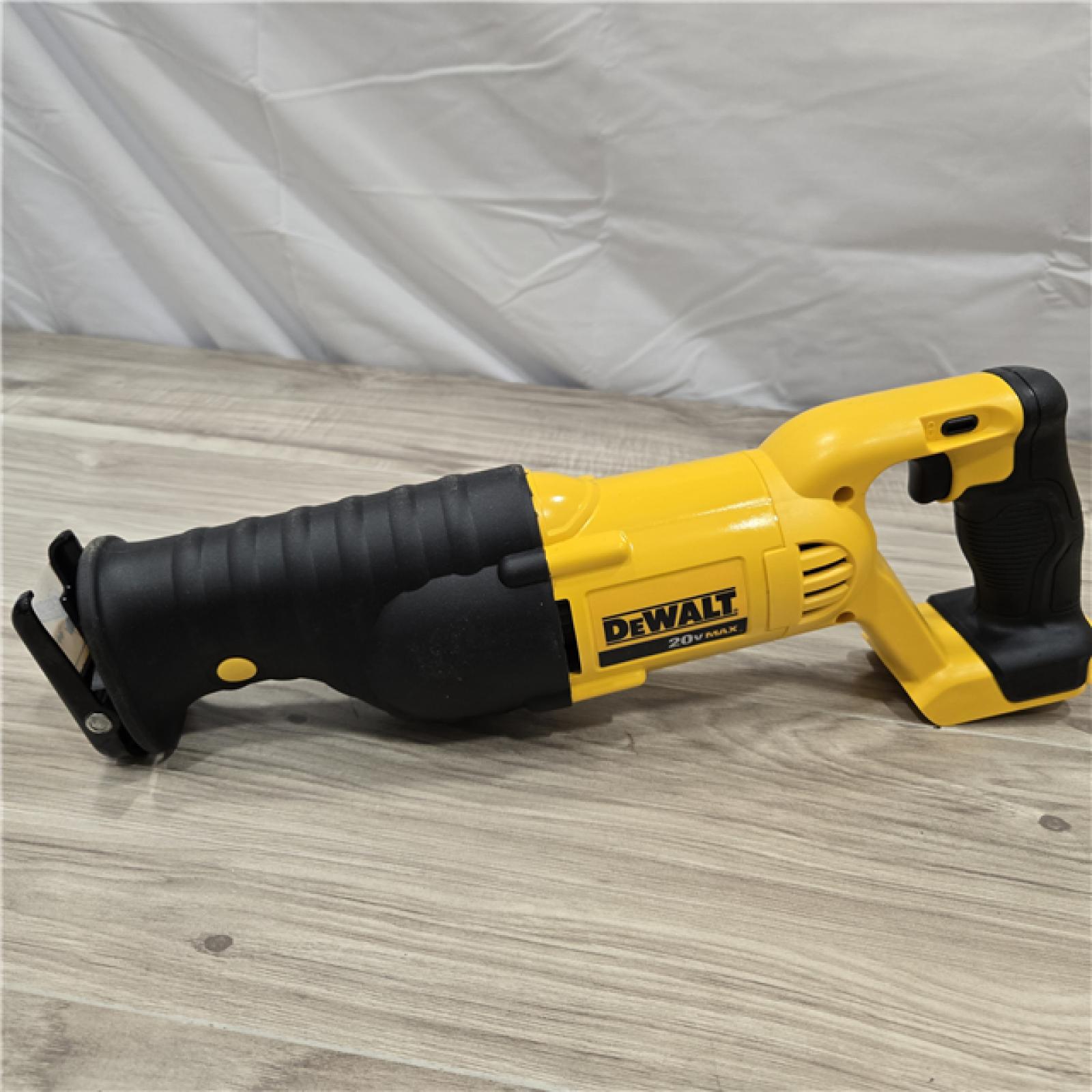 LIKE NEW! - DEWALT 20V MAX Cordless Reciprocating Saw (Tool Only)