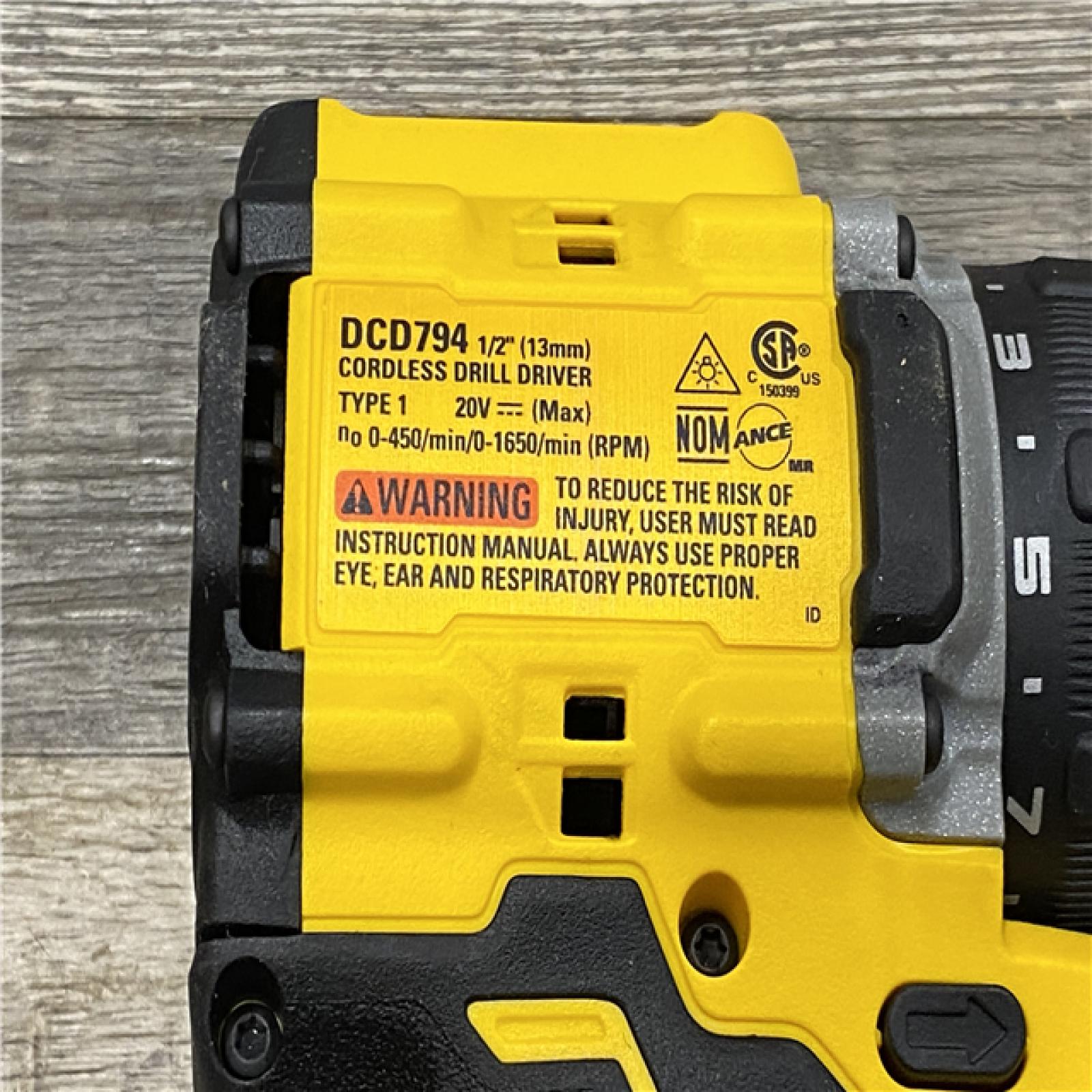 AS-IS DEWALT ATOMIC 20-Volt MAX Lithium-Ion Cordless Combo Kit