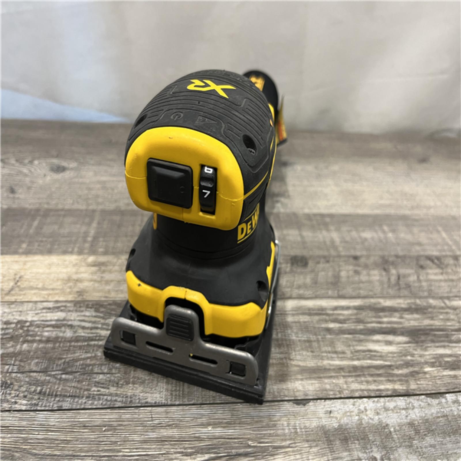 AS-IS DEWALT 20V MAX XR Brushless Cordless 1/4 Sheet Variable Speed Sander (Tool Only)