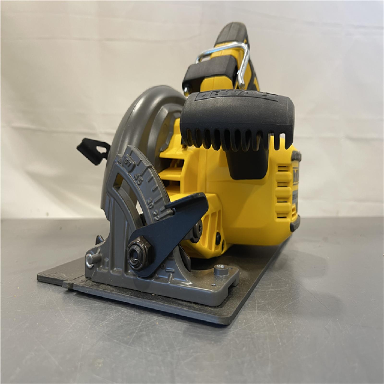 AS-IS - DeWALT Flexvolt Max 7-1/4  60V Brushless Circular Saw (Tool Only)