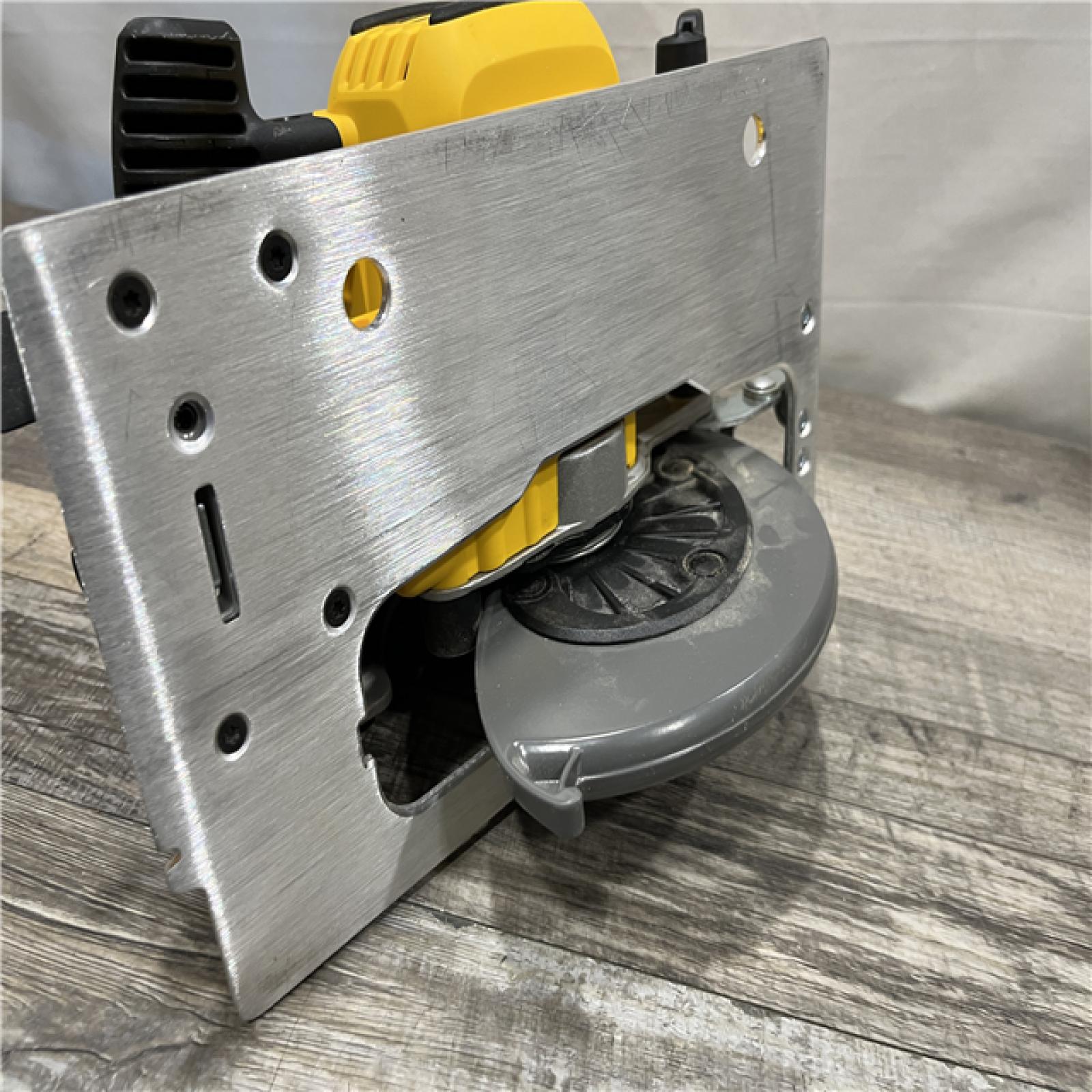 AS-IS DEWALT 20-Volt MAX 7-1/4 in. Cordless Circular Saw (Tool Only)