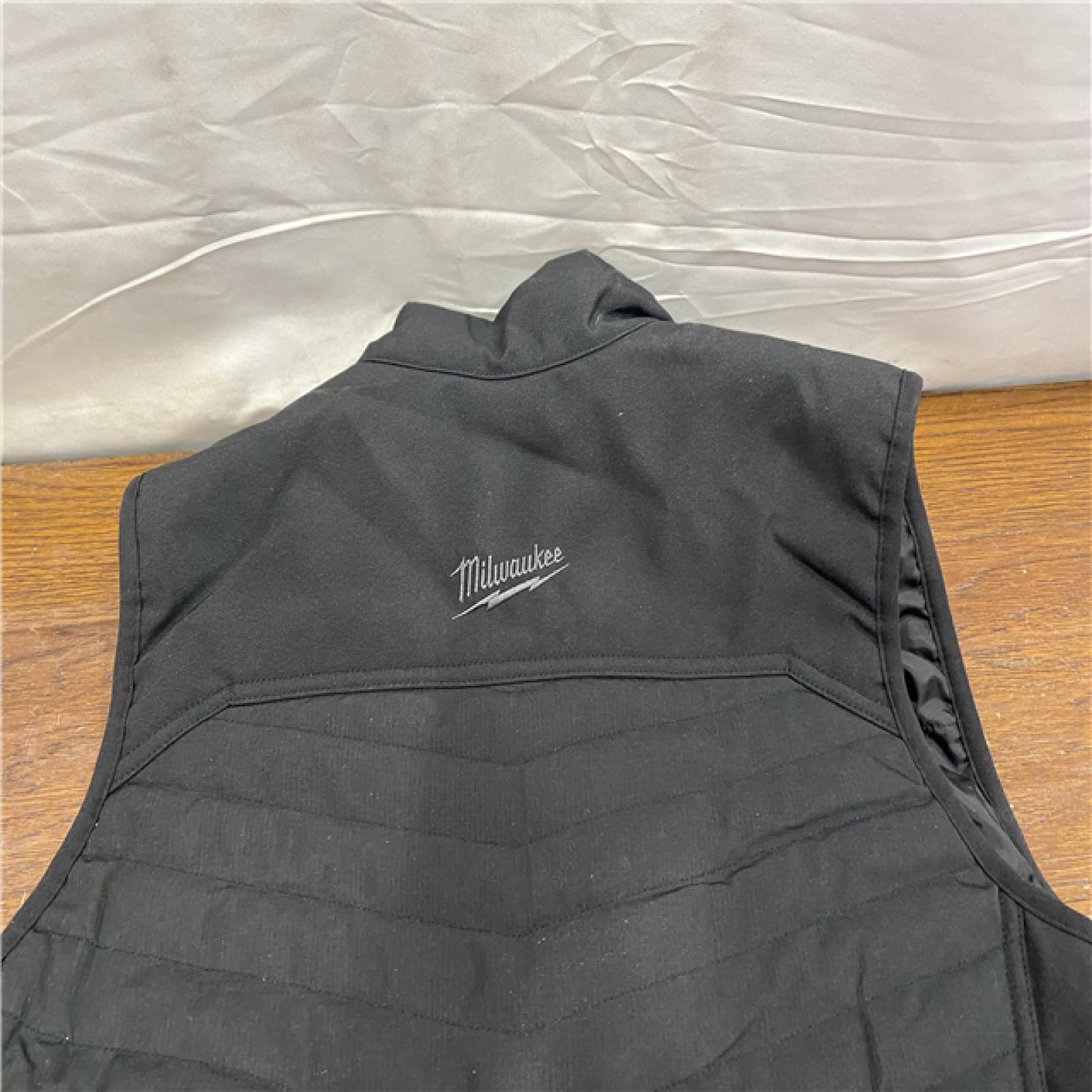 AS-IS Milwaukee Women's M12 Heated AXIS Vest