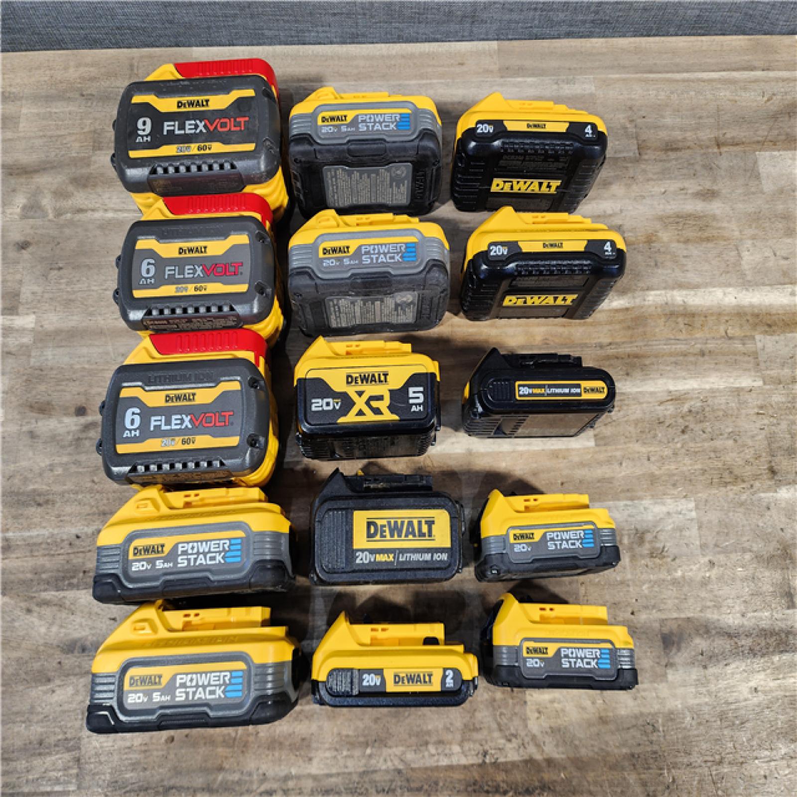 HOUSTON LOCATION - AS-IS DEWALT BATTERY PACK QTY - 15