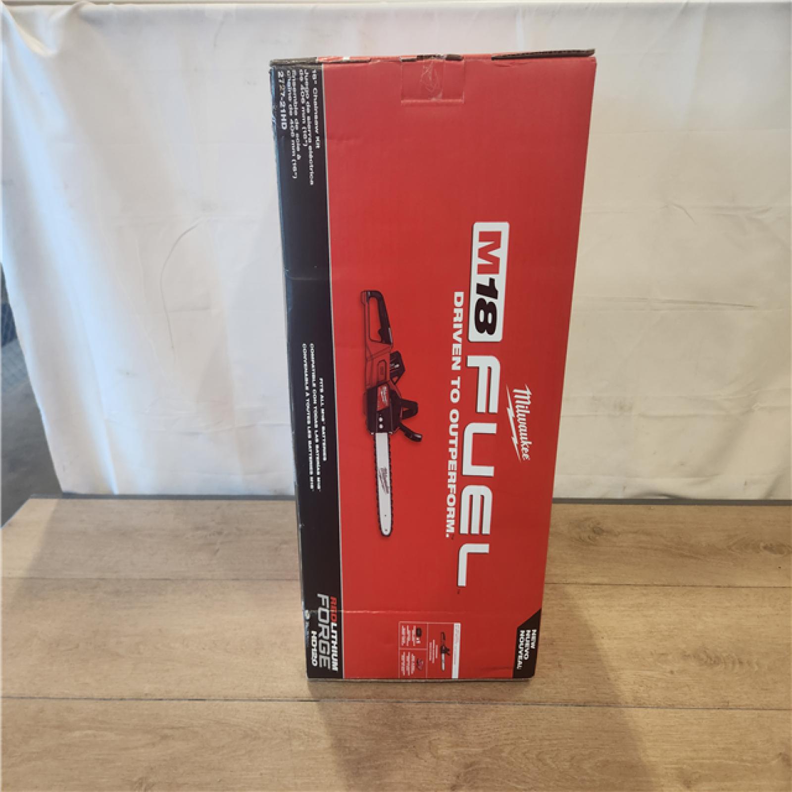 NEW- Milwaukee 18V M18 FUEL Lithium-Ion 16 Brushless Cordless Chain Saw Kit 12.0 Ah