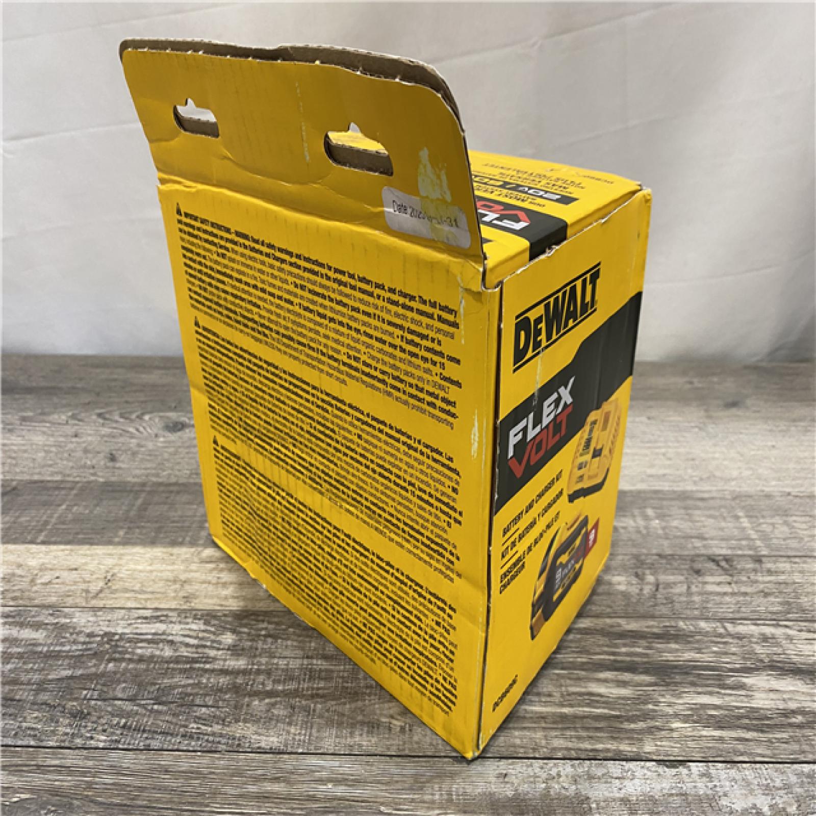 NEW - DEWALT 20V/60V MAX FLEXVOLT Lithium-Ion 9.0Ah Battery and Charger Starter Kit