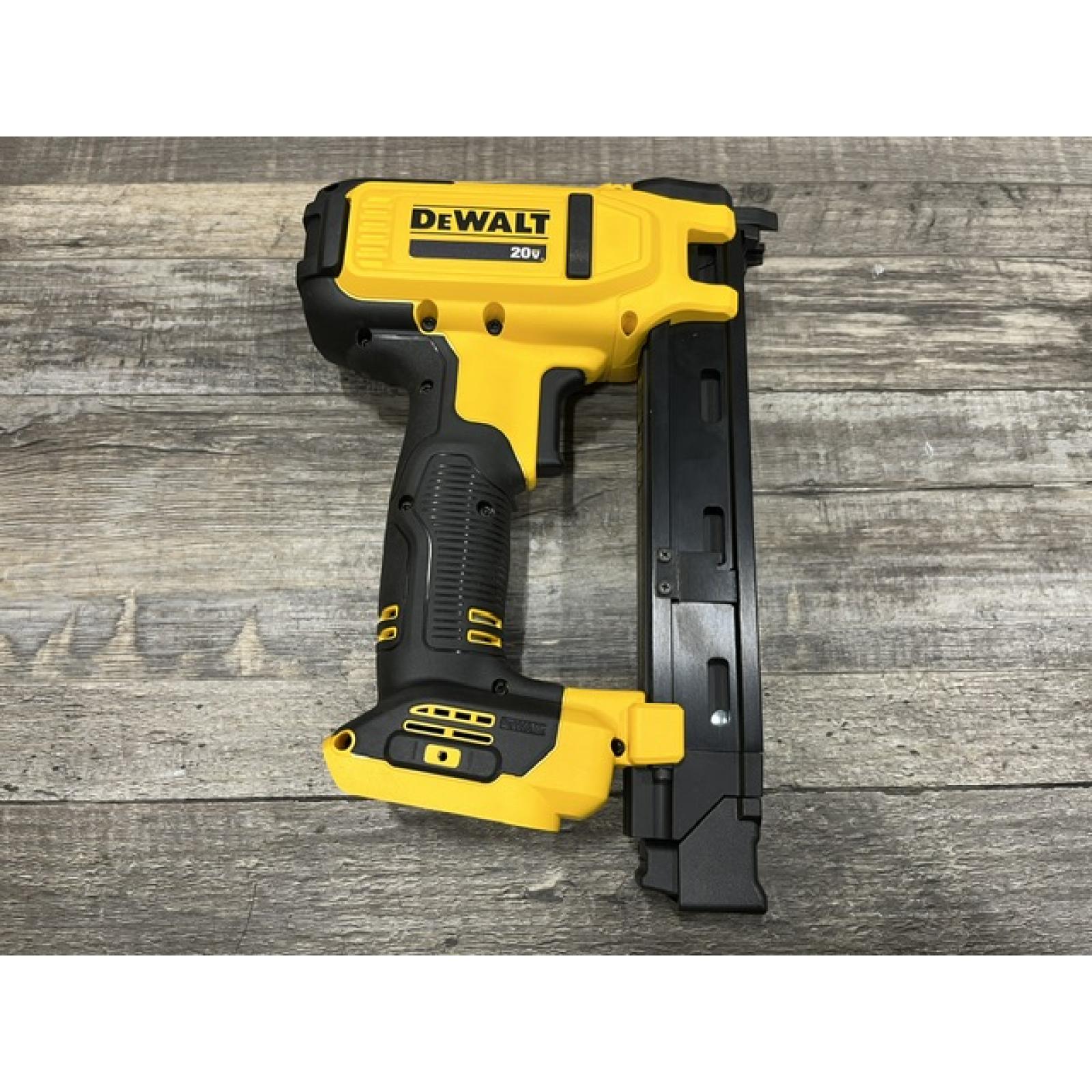 AS-IS DEWALT 20V MAX Lithium-Ion Cordless Cable Stapler Kit