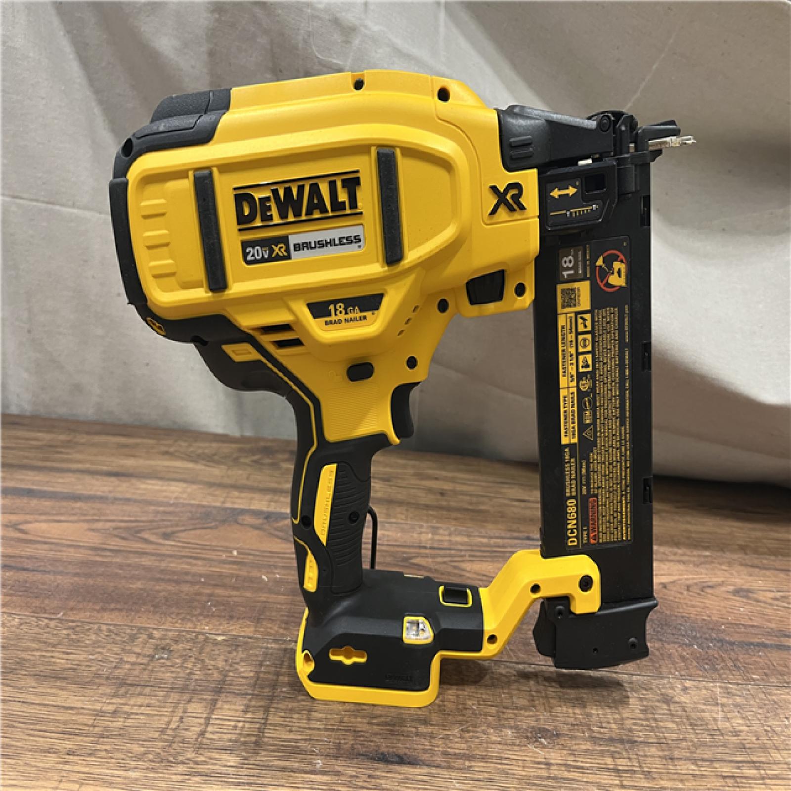 AS-IS DEWALT 20V MAX XR 18 Gauge Brad Nailer Kit