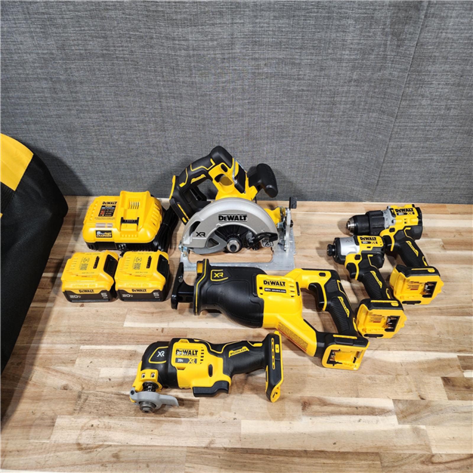 HOUSTON LOCATION - AS-IS DEWALT 5 TOOL COMBO KIT