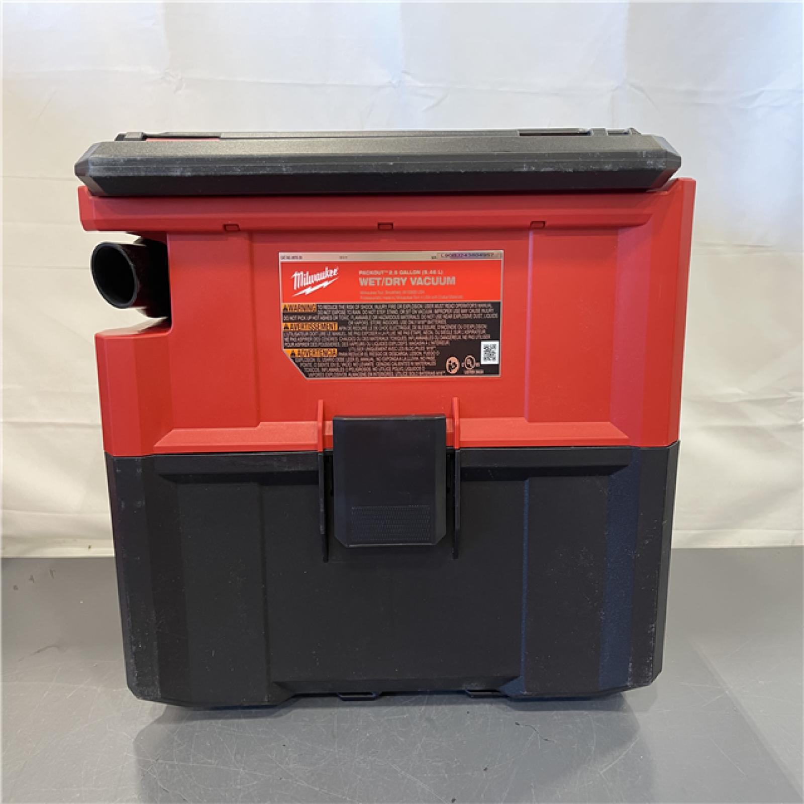 AS-IS - MILWAUKEE M18 FUEL PACKOUT 18-Volt Lithium-Ion Cordless 2.5 Gal. Wet/Dry Vacuum