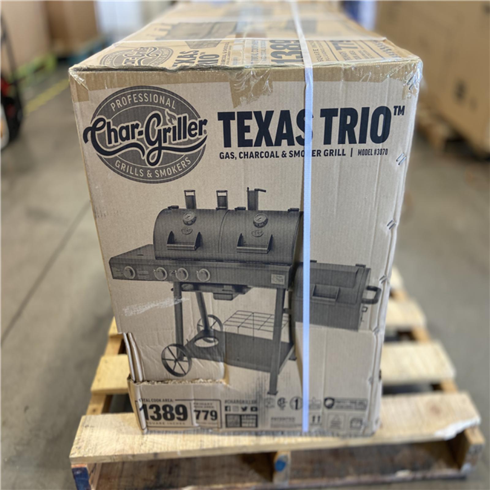 DALLAS LOCATION - Char-Griller Texas Trio 4-Burner Dual Fuel Grill with Smoker in Black