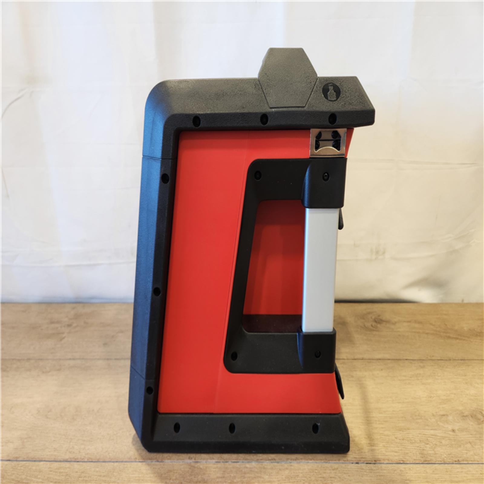 AS-IS- Milwaukee M18 Lithium-Ion Cordless Jobsite Radio/Charger