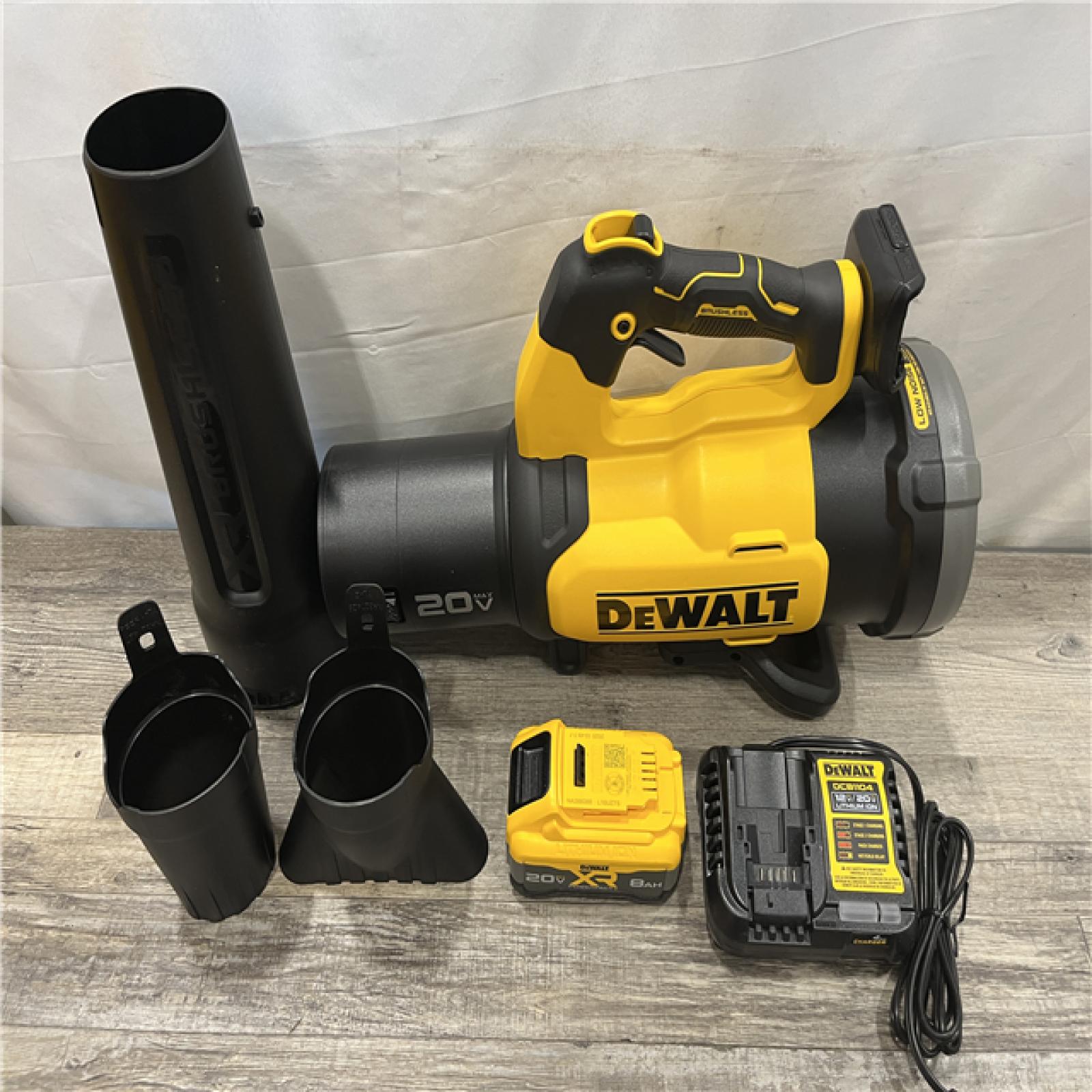 AS-IS DEWALT 20V MAX XR 550 CFM 133 MPH Cordless Battery Powered Blower Kit