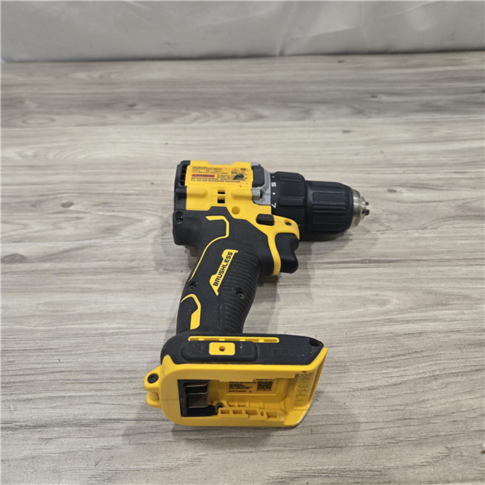 AS-IS DEWALT ATOMIC COMPACT SERIES 20V MAX* Cordless 1/2 Drill/Driver Kit