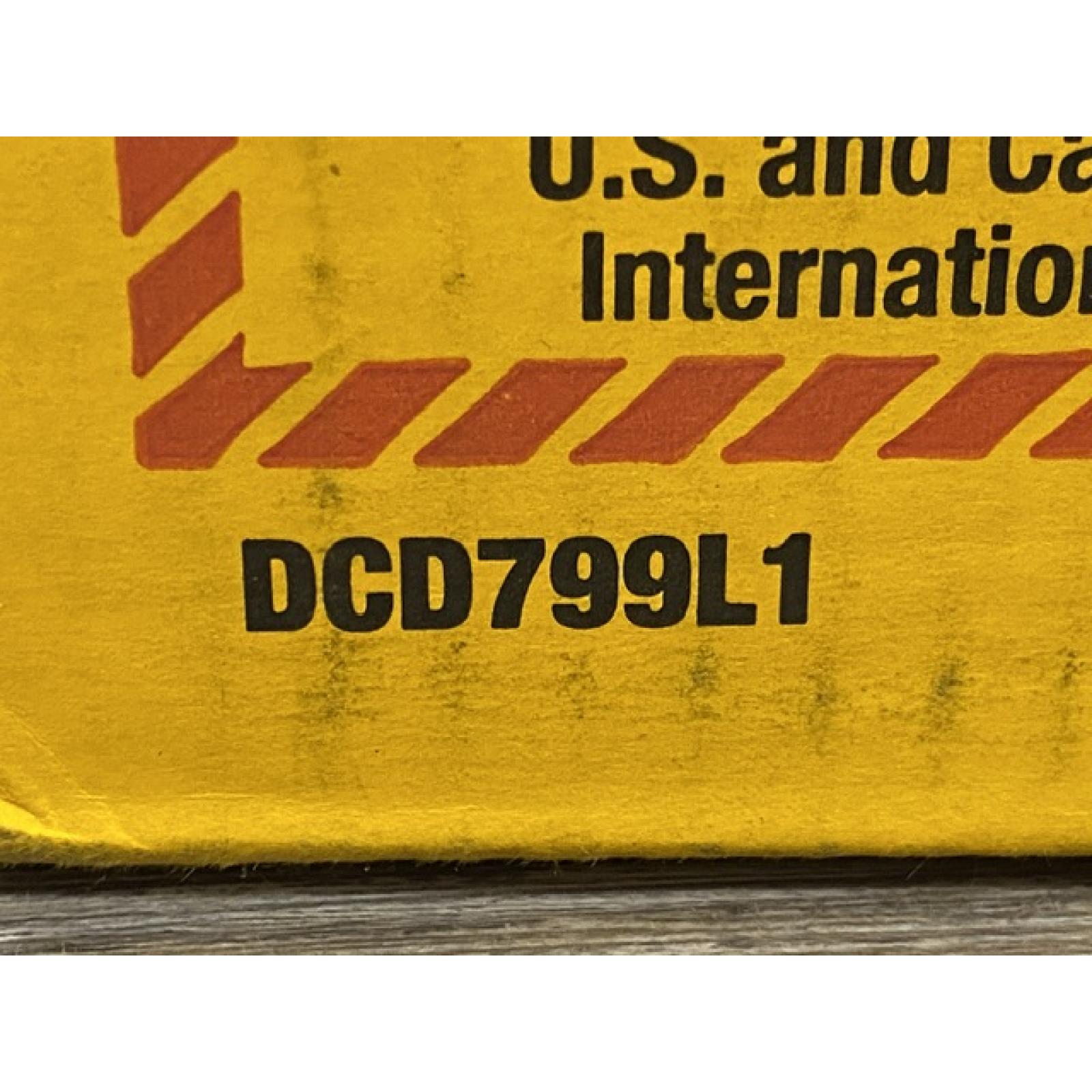 NEW- DeWalt ATOMIC 20-Volt Lithium-Ion Cordless 1/2 in. Compact Hammer Drill with 3.0Ah Battery  Charger and Bag