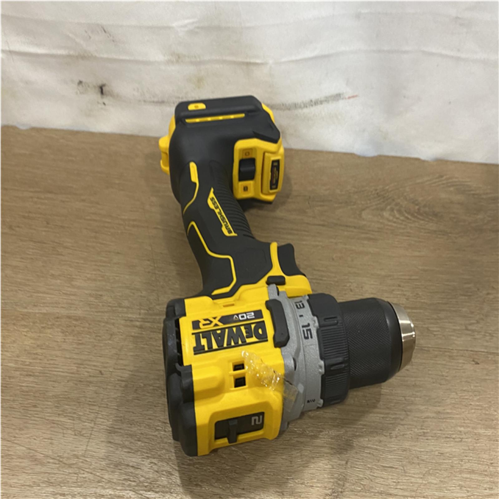 as-isDEWALT 20V XR Lithium-Ion Cordless Brushless 1/2 in. Drill/Driver Kit