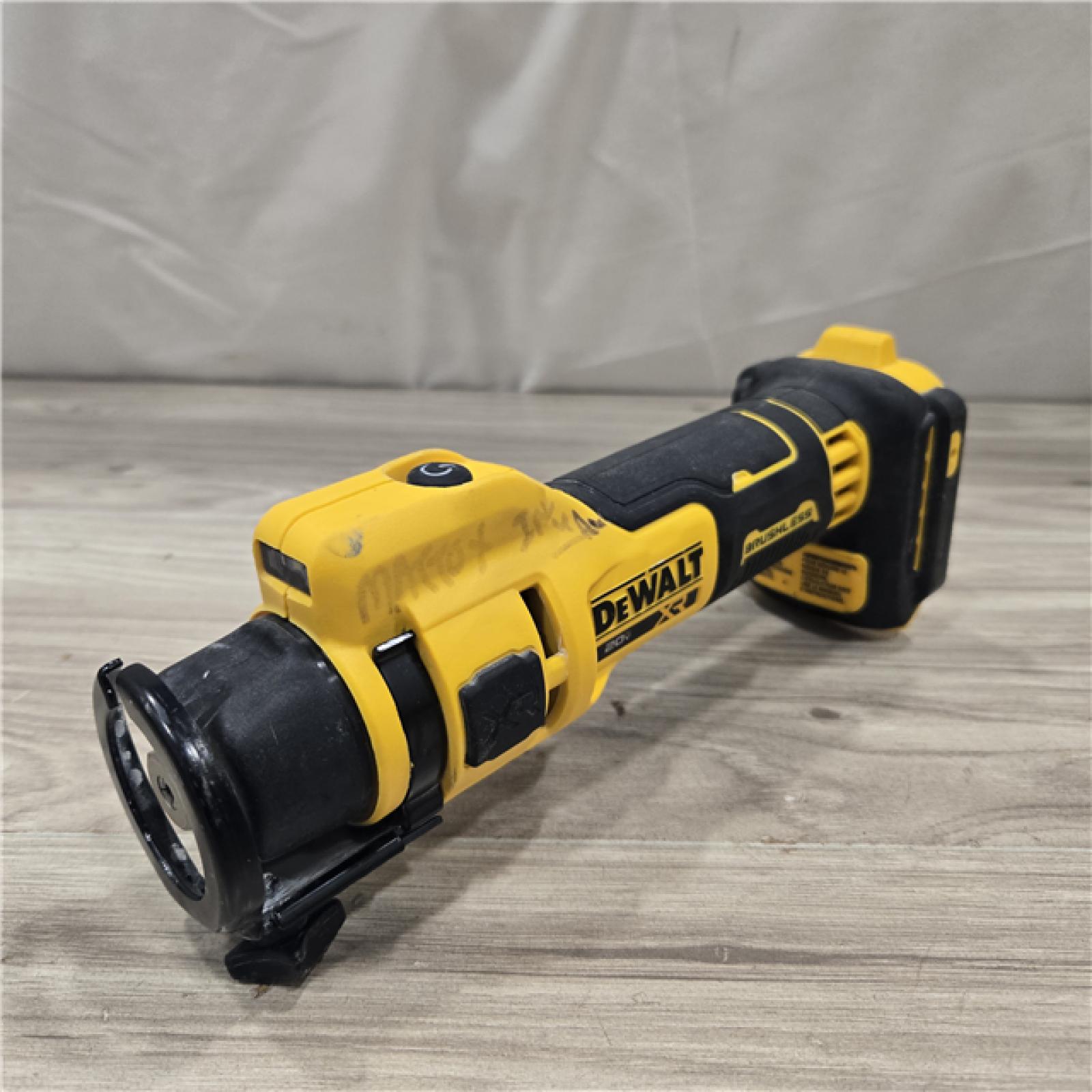 AS-IS DEWALT 20V MAX Cordless Cut-Out Tool (Tool-Only)