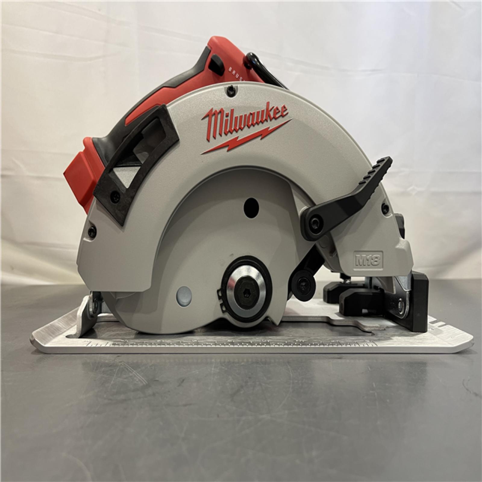 AS-IS - Milwaukee M18 18V Lithium-Ion Brushless Cordless 7-1/4 in. Circular Saw