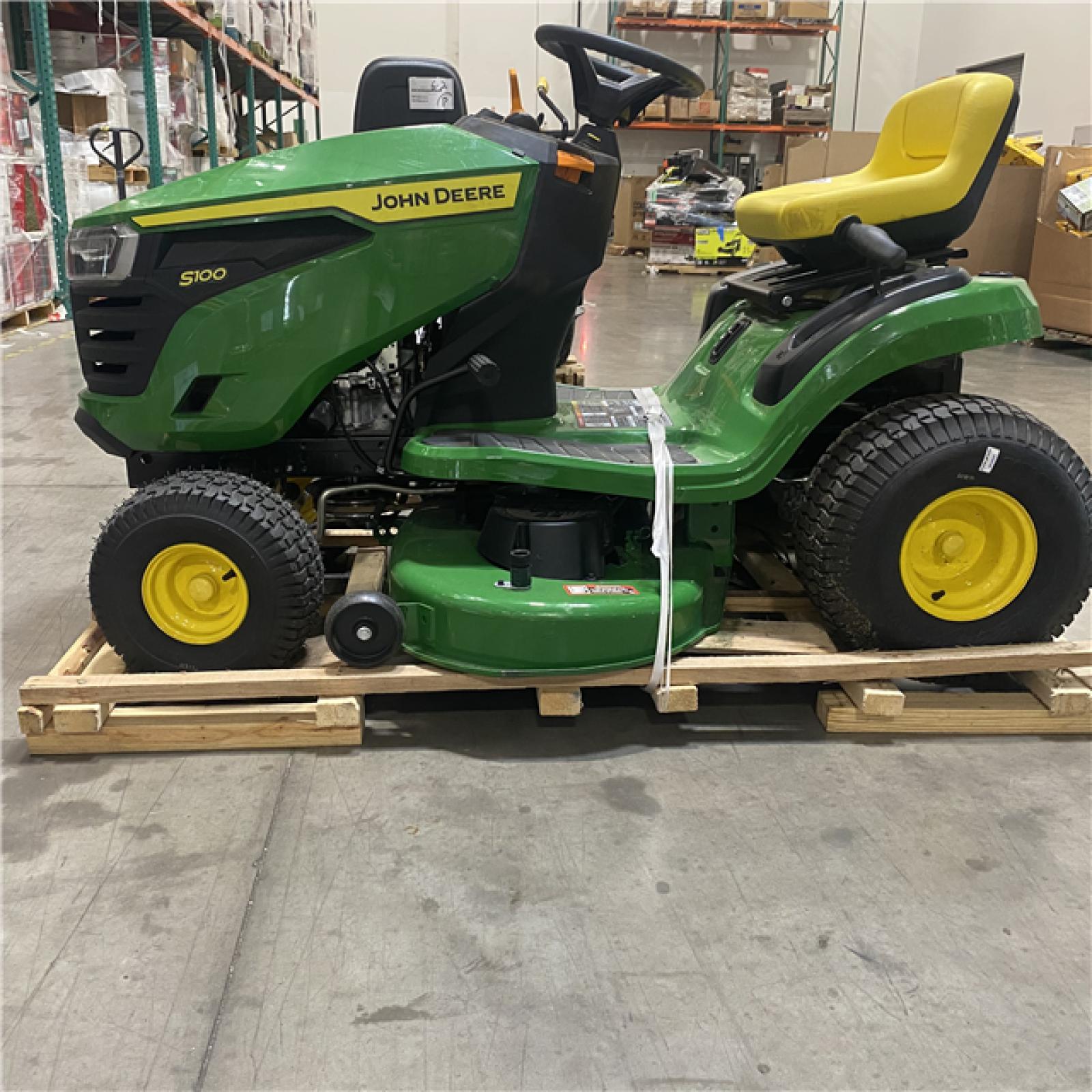 Dallas Location - As-Is John Deere S100 42-in Gas Lawn tractor