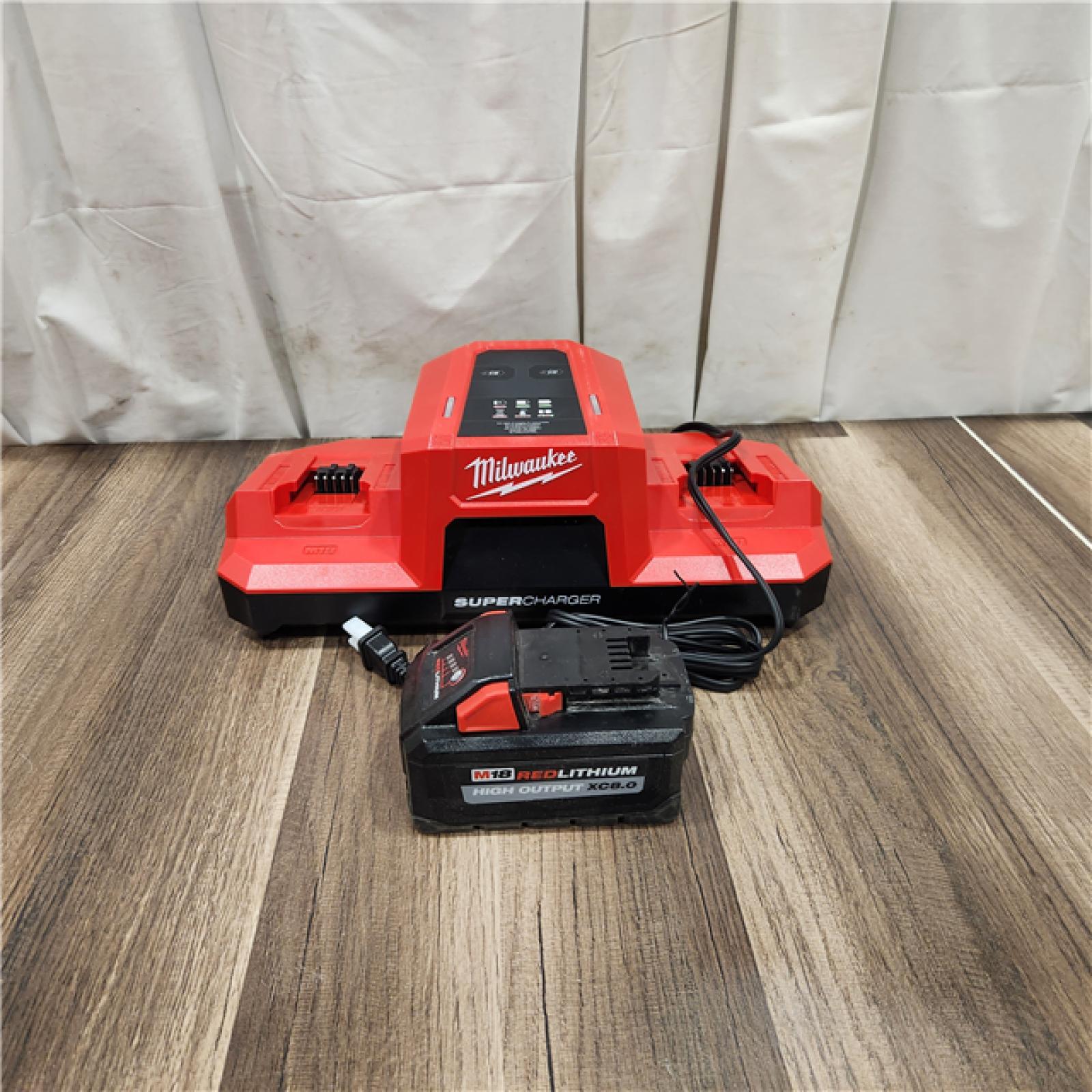 Milwaukee M18 18V Lithium-Ion REDLITHIUM FORGE 8.0 Ah Battery Pack with M18 18V Dual Bay Simultaneous Super Charger