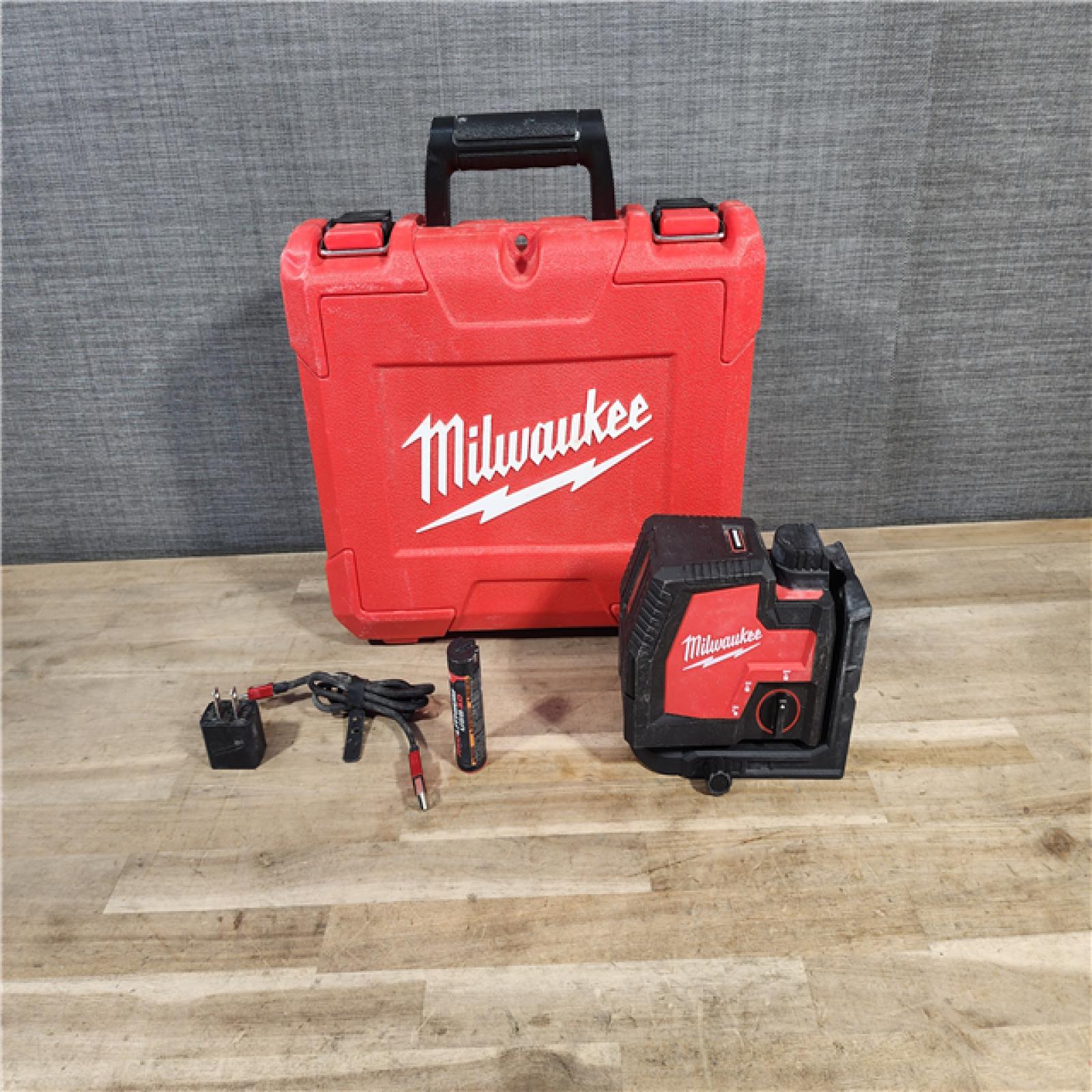 HOUSTON LOCATION - AS-IS MILWAUKEE 100 Ft. REDLITHIUM Lithium-Ion USB Green Rechargeable Cross Line Laser Level with Charger