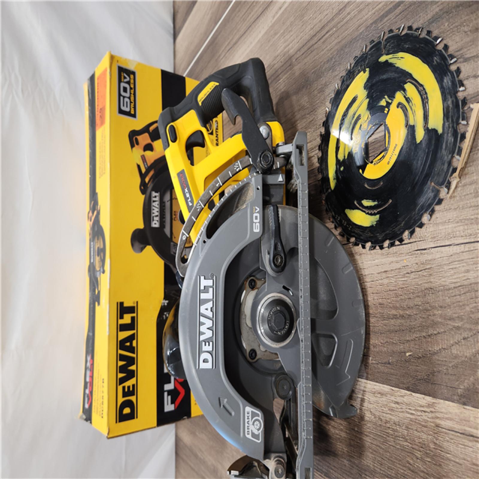 GOOD  DEWALT FLEXVOLT 60V MAX Cordless Brushless 7-1/4 in. Wormdrive Style Circular Saw (Tool Only)