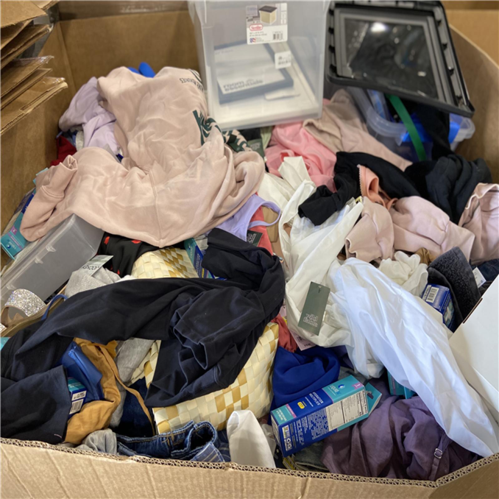 DALLAS LOCATION - BULLSEYE CLOTHING, HOME GOODS PALLET