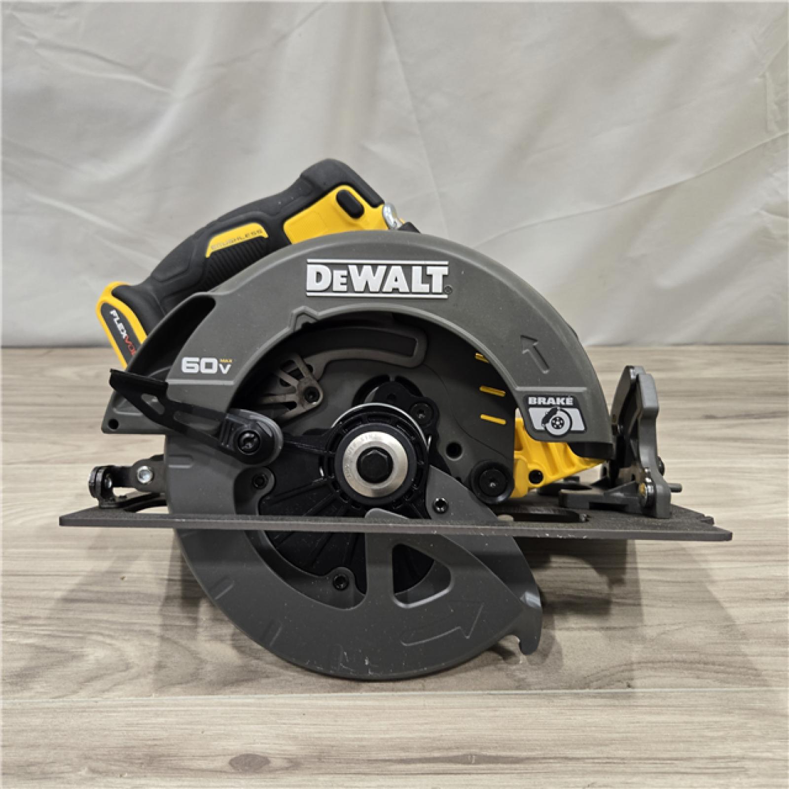 AS-IS DeWALT Flexvolt Max 7-1/4 60V Circular Saw (Tool Only)