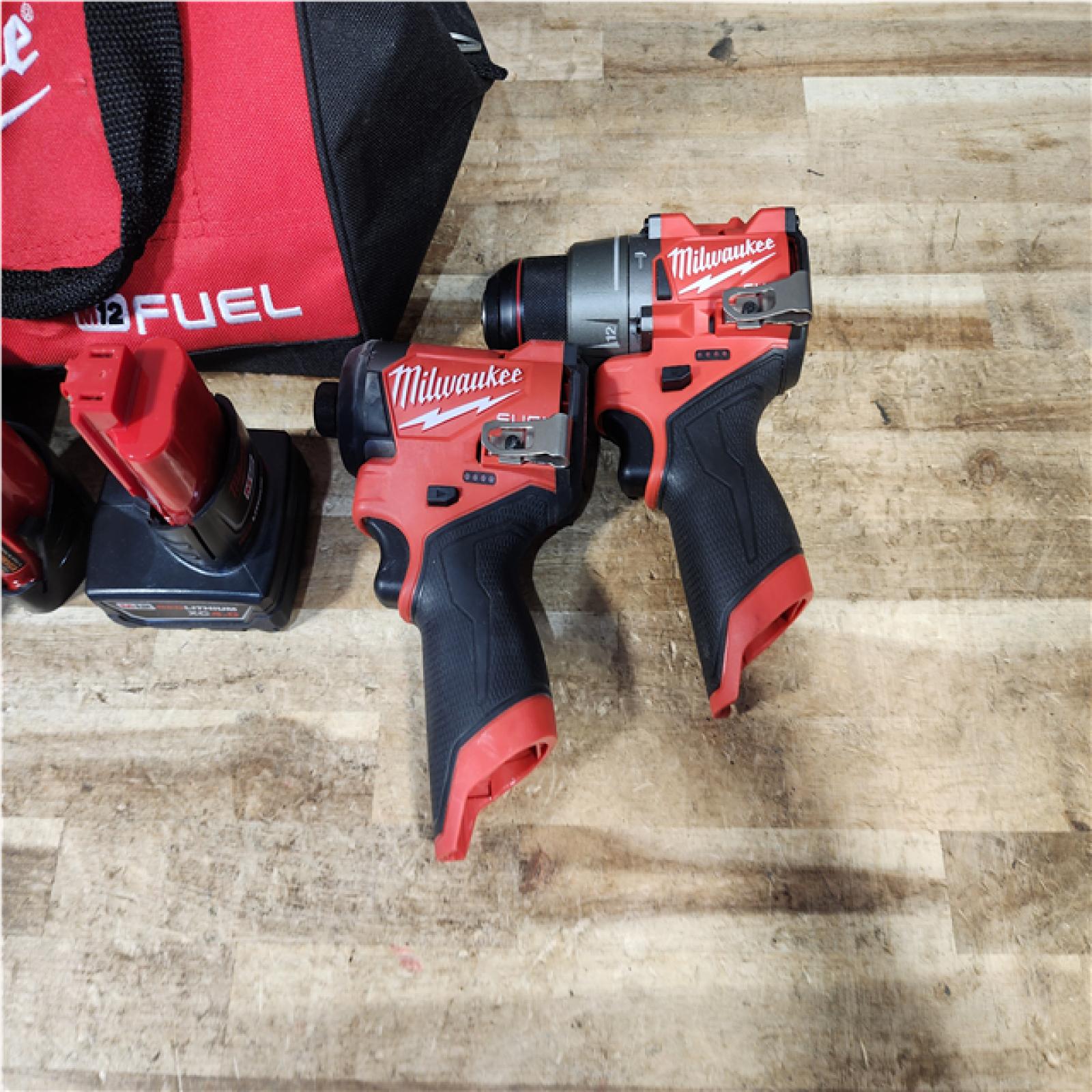 HOUSTON LOCATION - AS - IS Milwaukee 2 Tool Combo Kit W/ (2) Battery & Charger