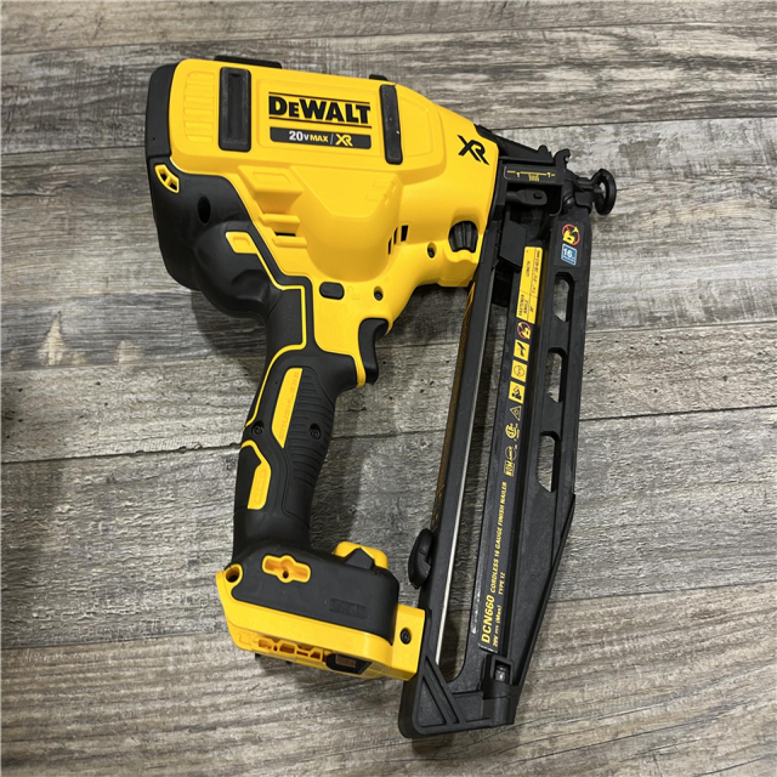 AS-IS DEWALT 20V MAX XR 16-Gauge Electric Cordless Angled Finishing Nailer Kit