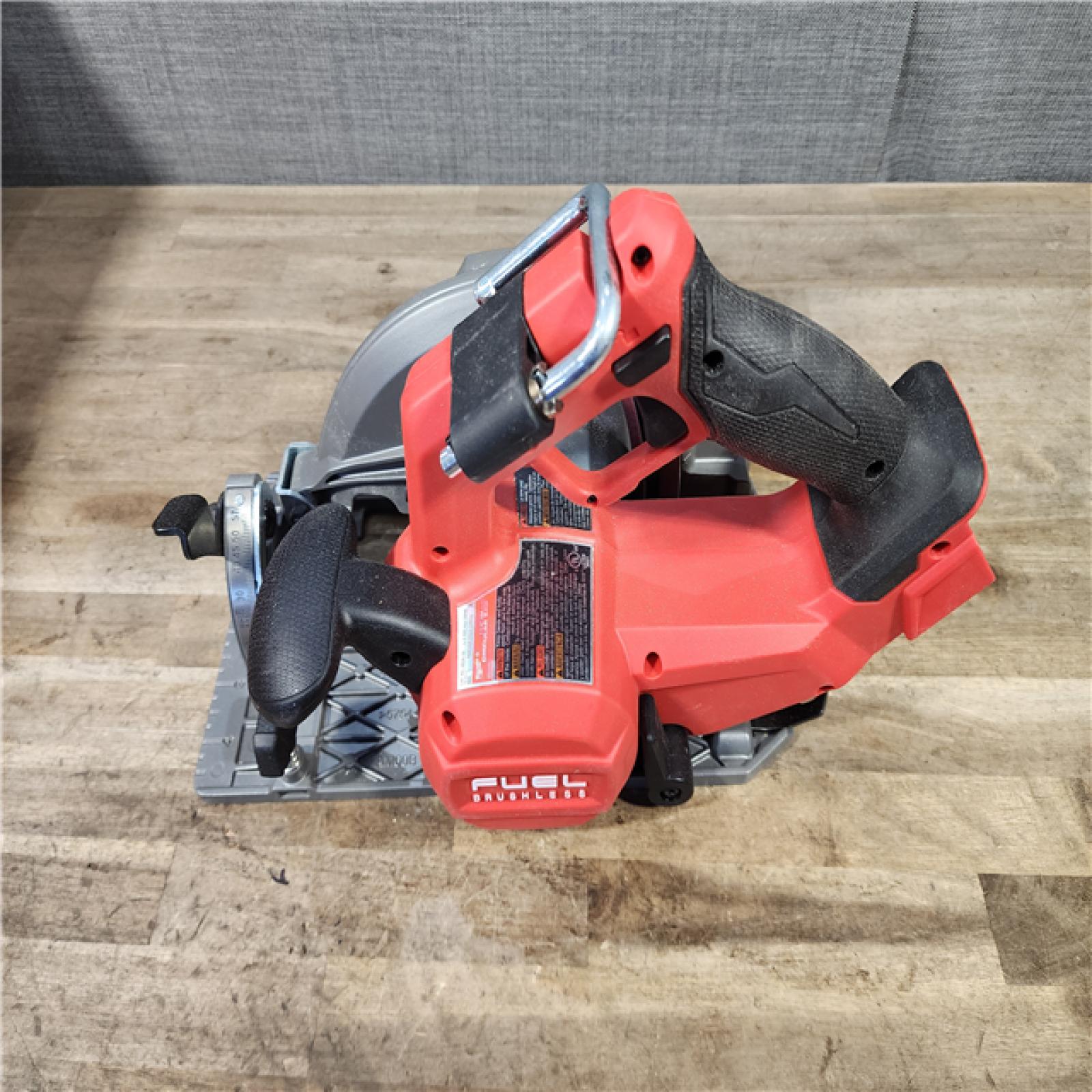 HOUSTON LOCATION - AS-IS Milwaukee Tools M18 FUEL 7-1/4 Circular Saw (Tool Only) 2834-20