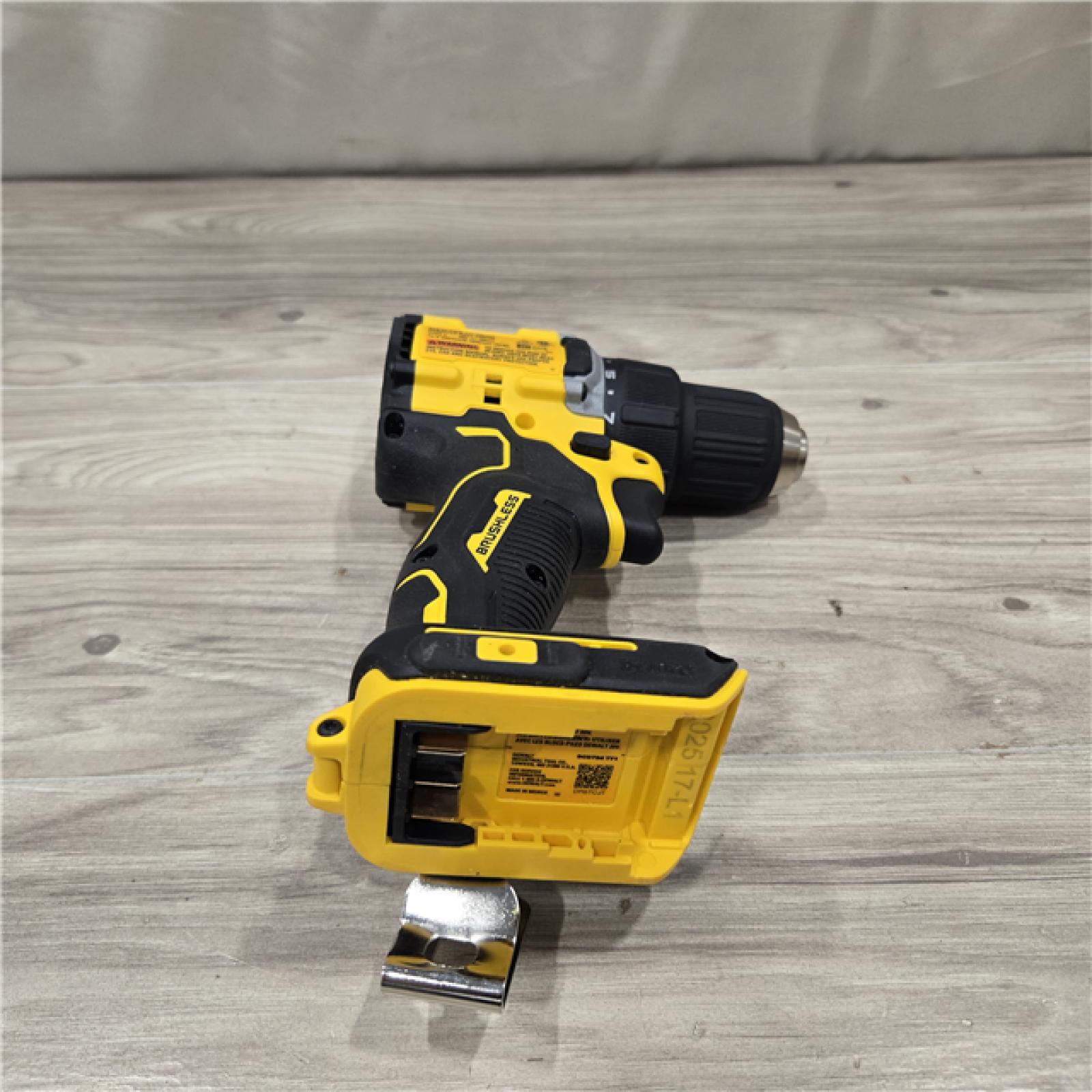 AS-IS DEWALT ATOMIC COMPACT SERIES 20V MAX* Cordless 1/2 Drill/Driver Kit