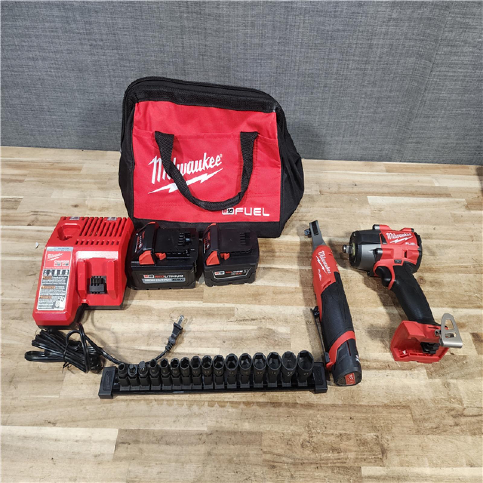 HOUSTON LOCATION - AS - IS Milwaukee 2 Tool Combo Kit W/ (2) Battery & Charger & SOCKET WRENCHES