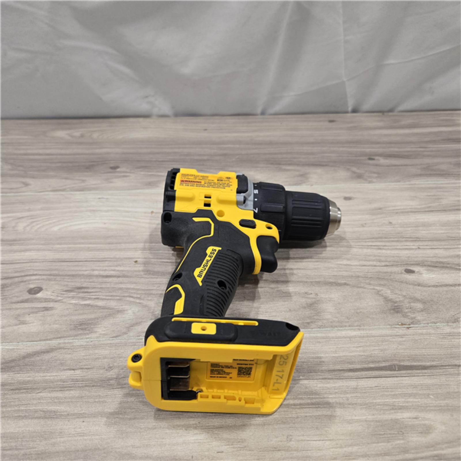 AS-IS DEWALT ATOMIC COMPACT SERIES 20V MAX* Cordless 1/2 Drill/Driver Kit