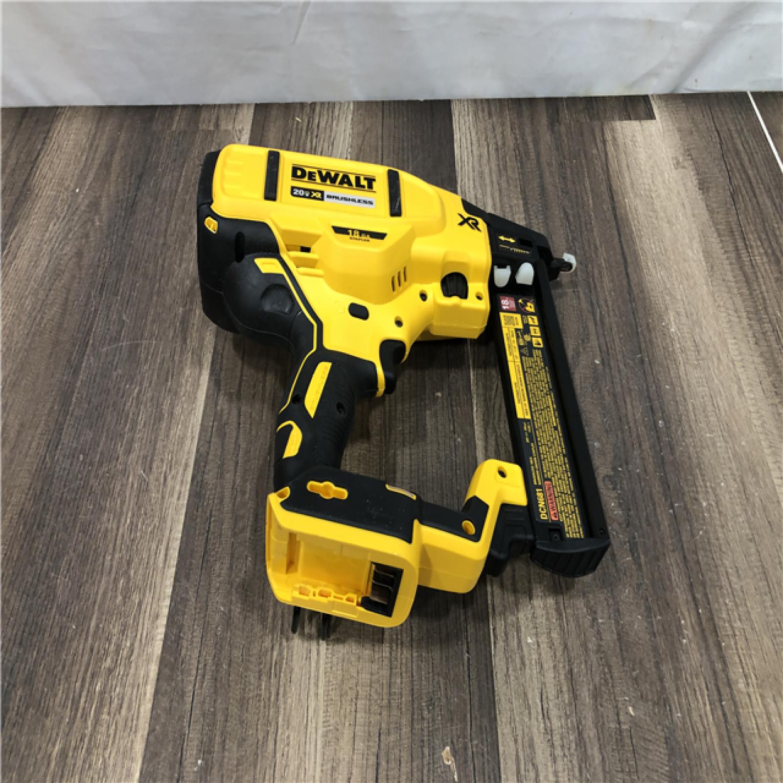 AS-IS DEWALT 20V MAX XR Lithium-Ion Cordless 18-Gauge Narrow Crown Stapler Kit
