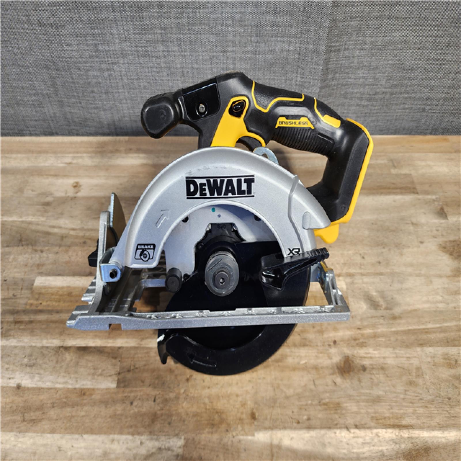 HOUSTON LOCATION - AS-IS DeWALT DCS565B 20V Max Brushless 6.5 Cordless Circular Saw (TOOL ONLY)