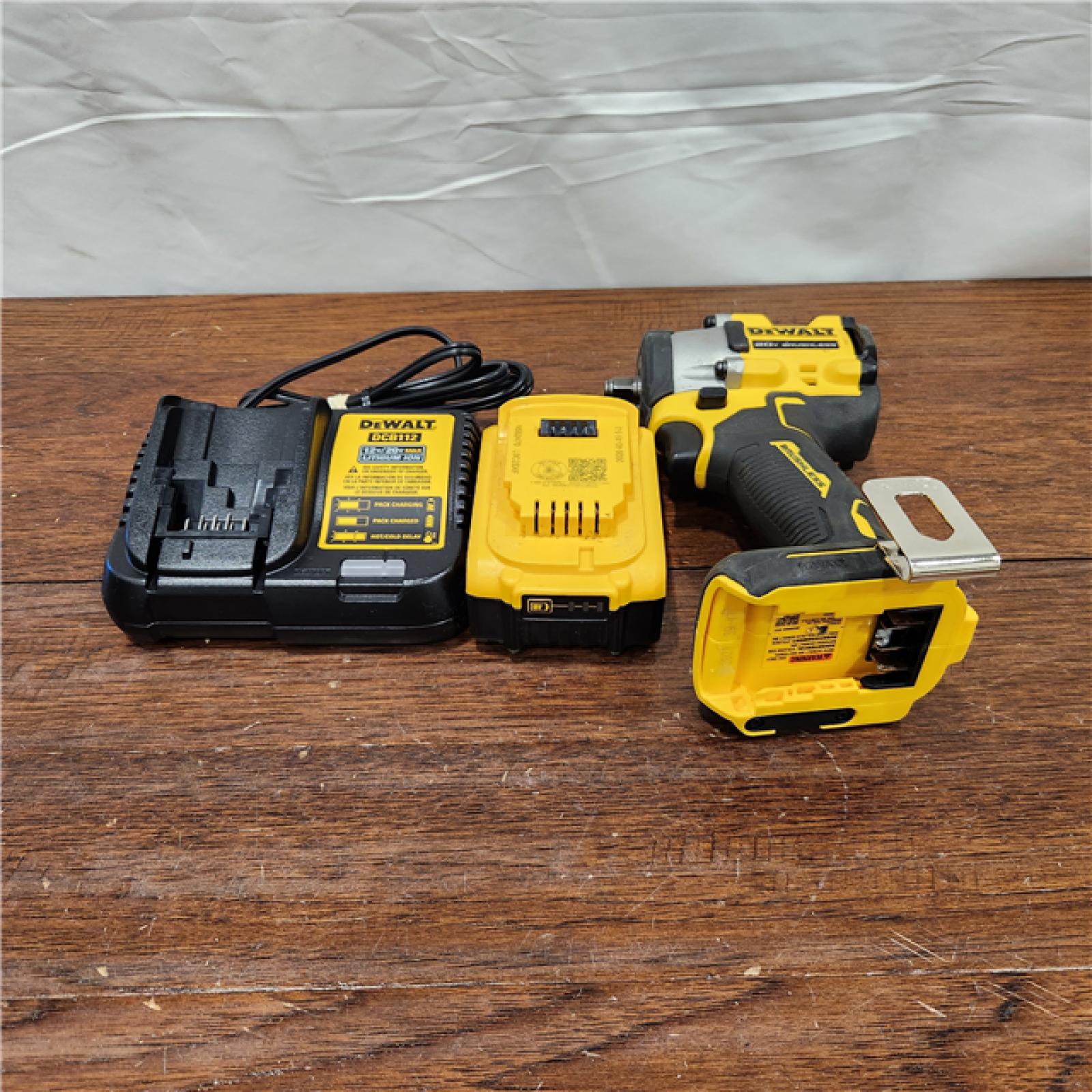 ASIS DEWALT ATOMIC 20V MAX Brushless Cordless 3/8 Impact Wrench with