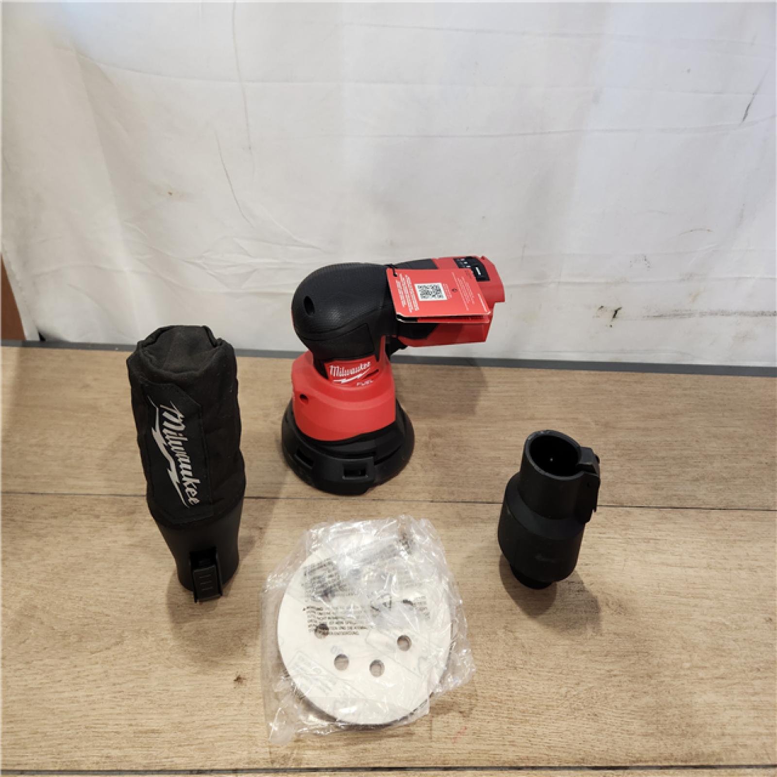 AS-IS- Milwaukee 18V Lithium-Ion Brushless Cordless FUEL 5 in. Random Orbit Sander (Tool-Only)