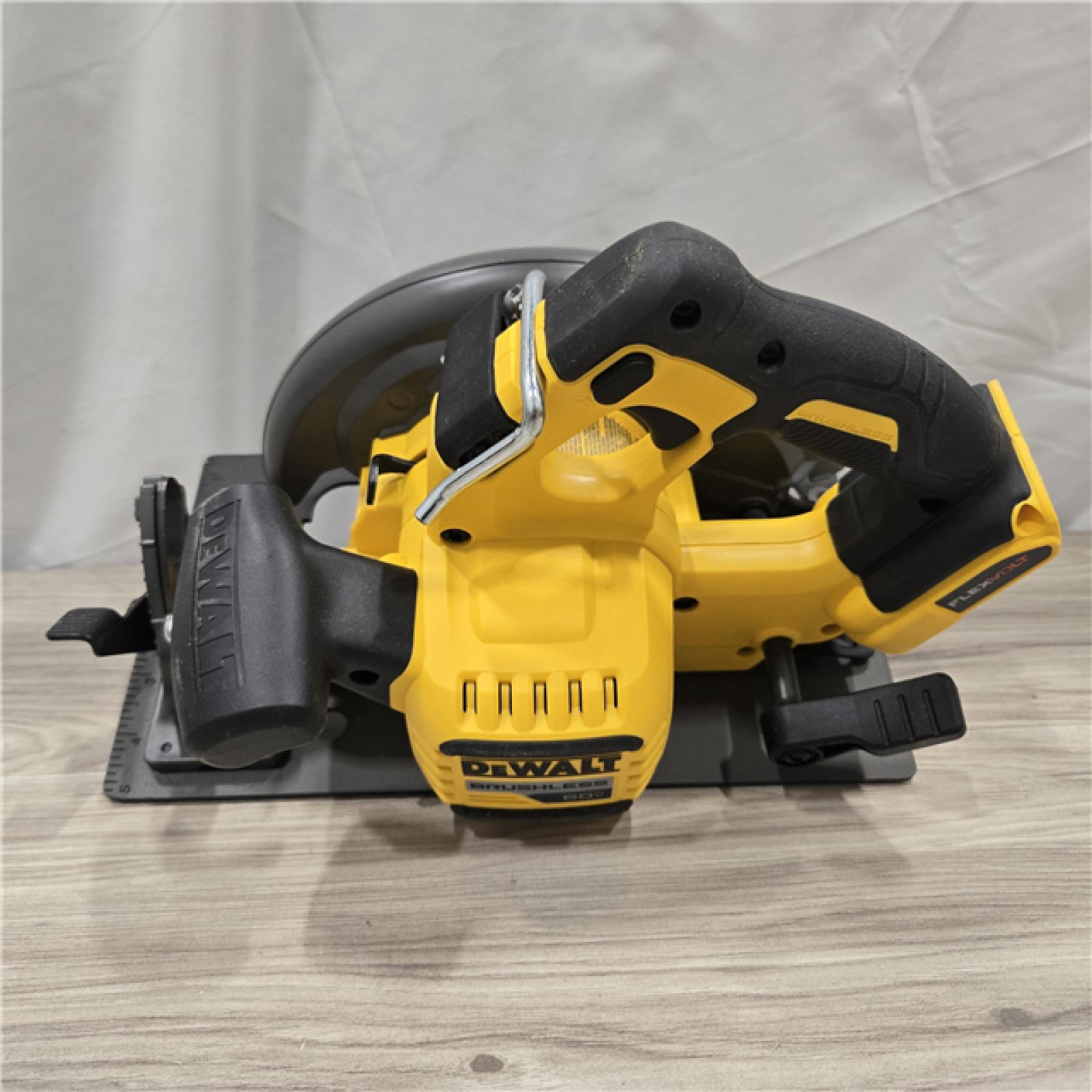 AS-IS DeWALT Flexvolt Max 7-1/4 60V Circular Saw (Tool Only)