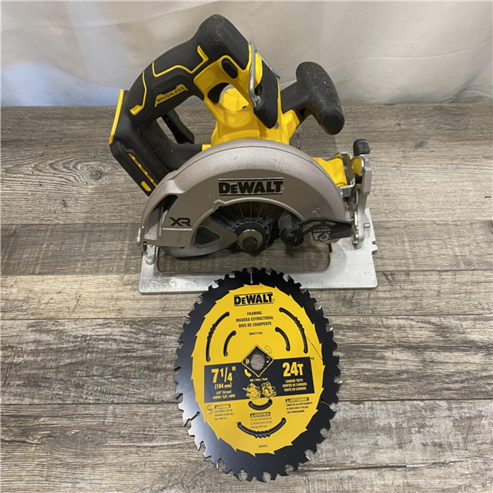 AS-IS DEWALT 20-Volt MAX 7-1/4 in. Cordless Circular Saw (Tool Only)