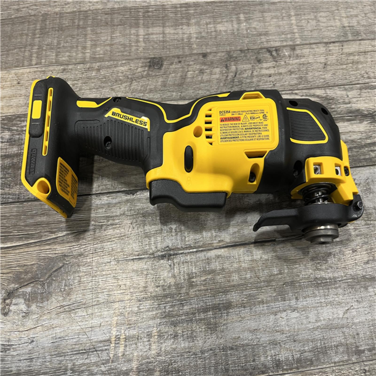 LIKE NEW - DEWALT ATOMIC 20V MAX Cordless Brushless Oscillating Multi Tool (Tool Only)